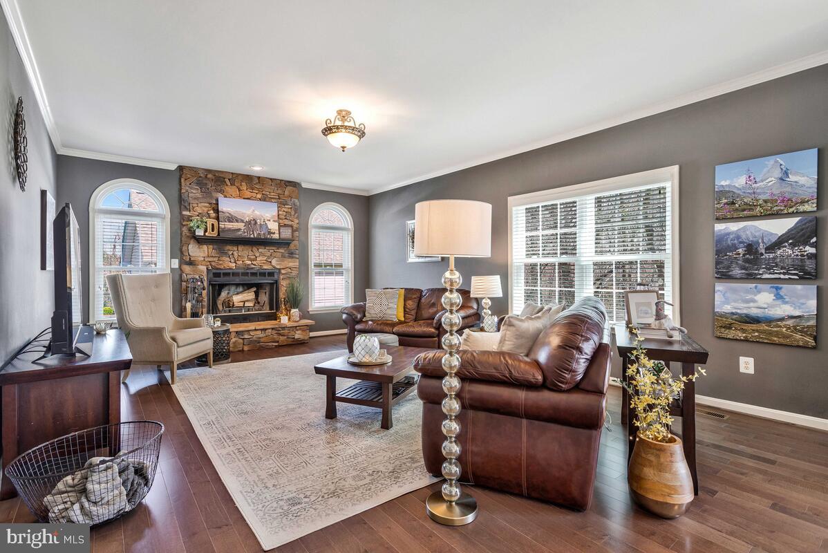 CROSS POINT - Residential