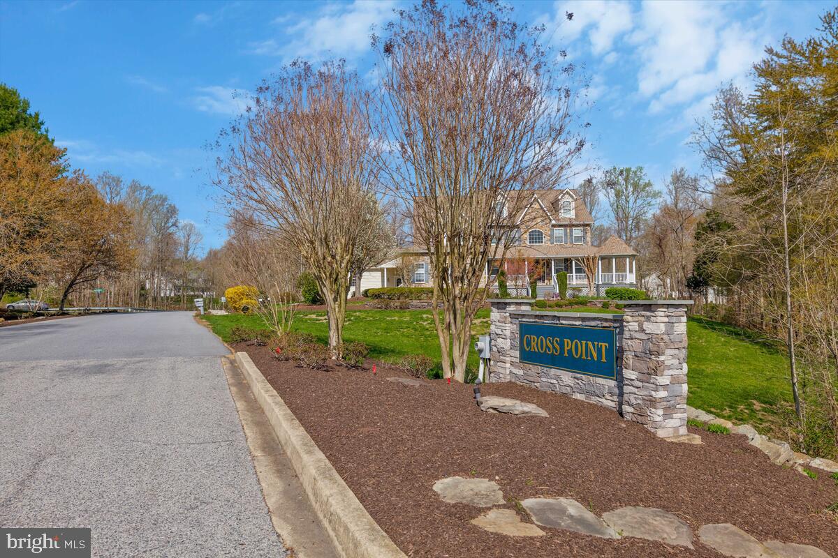 CROSS POINT - Residential