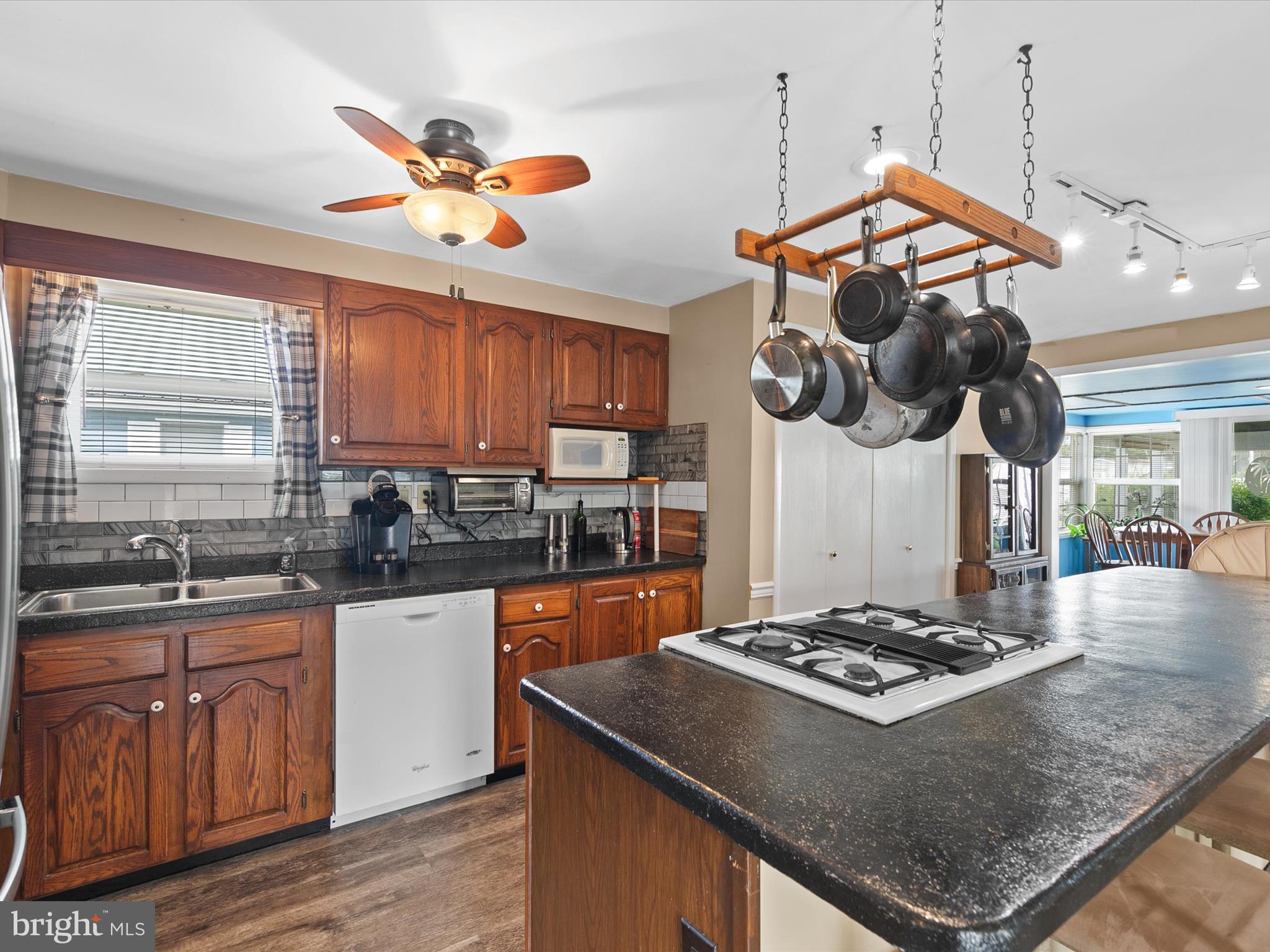 MARINERS COVE - Residential