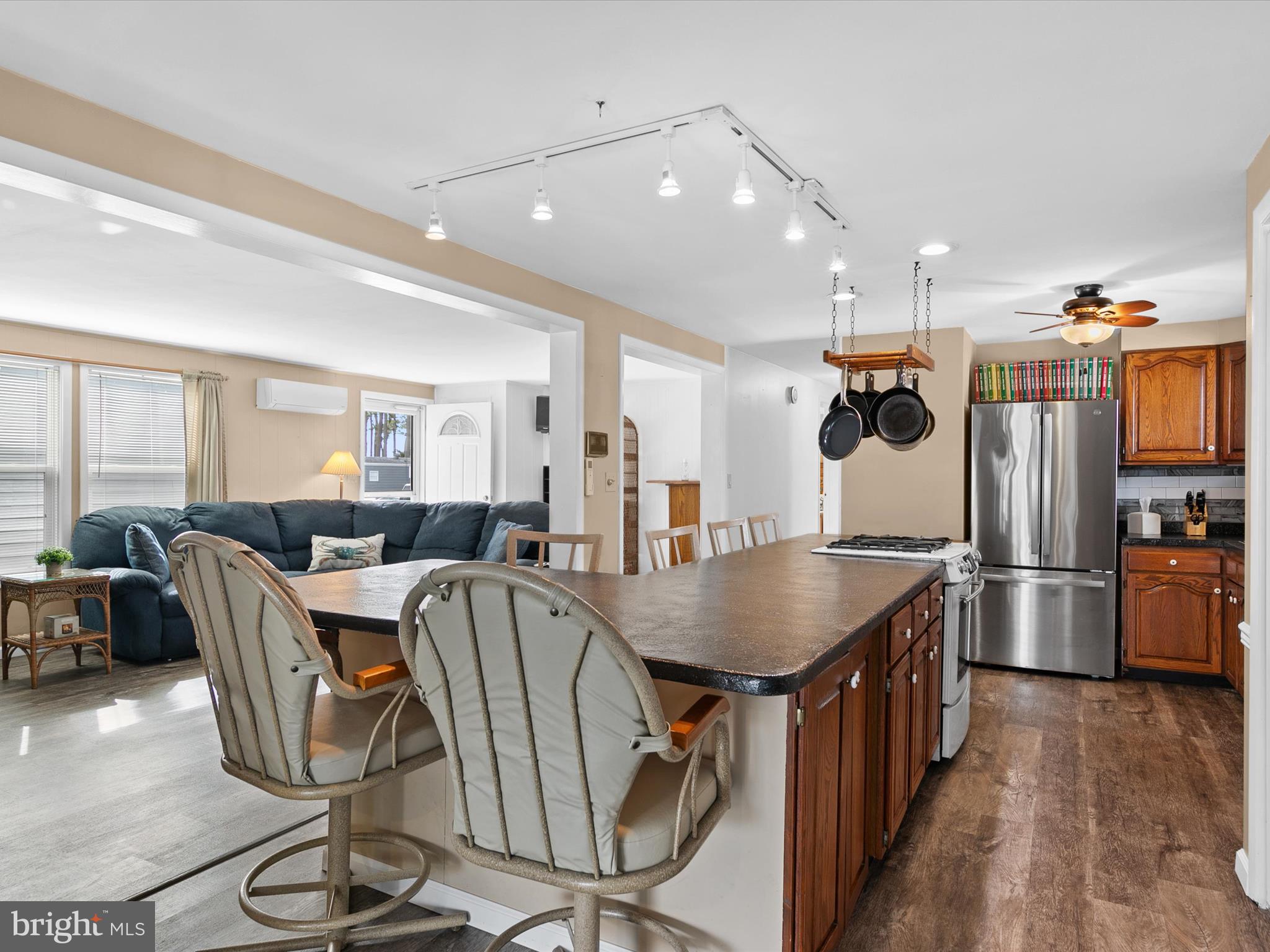 MARINERS COVE - Residential