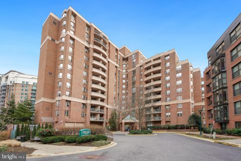 Photo of 4808 Moorland Lane #211, BETHESDA, MD 20814 (MLS # MDMC2161100)