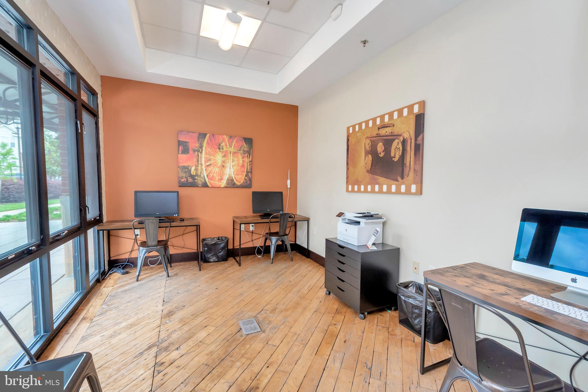 COBBLESTONE SQUARE - Residential