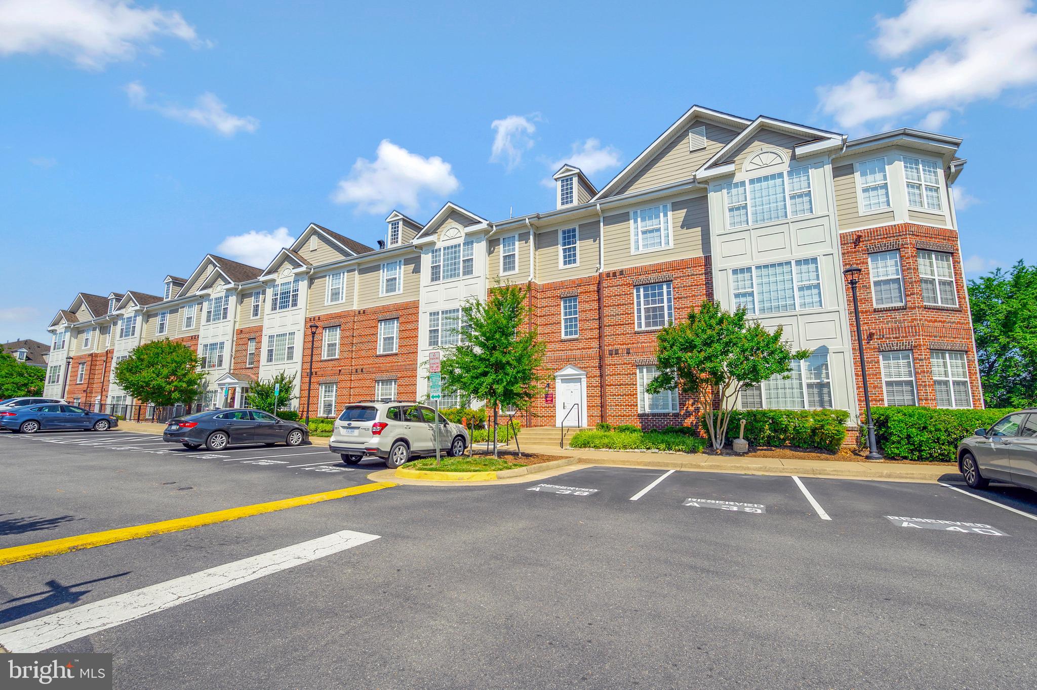 COBBLESTONE SQUARE - Residential