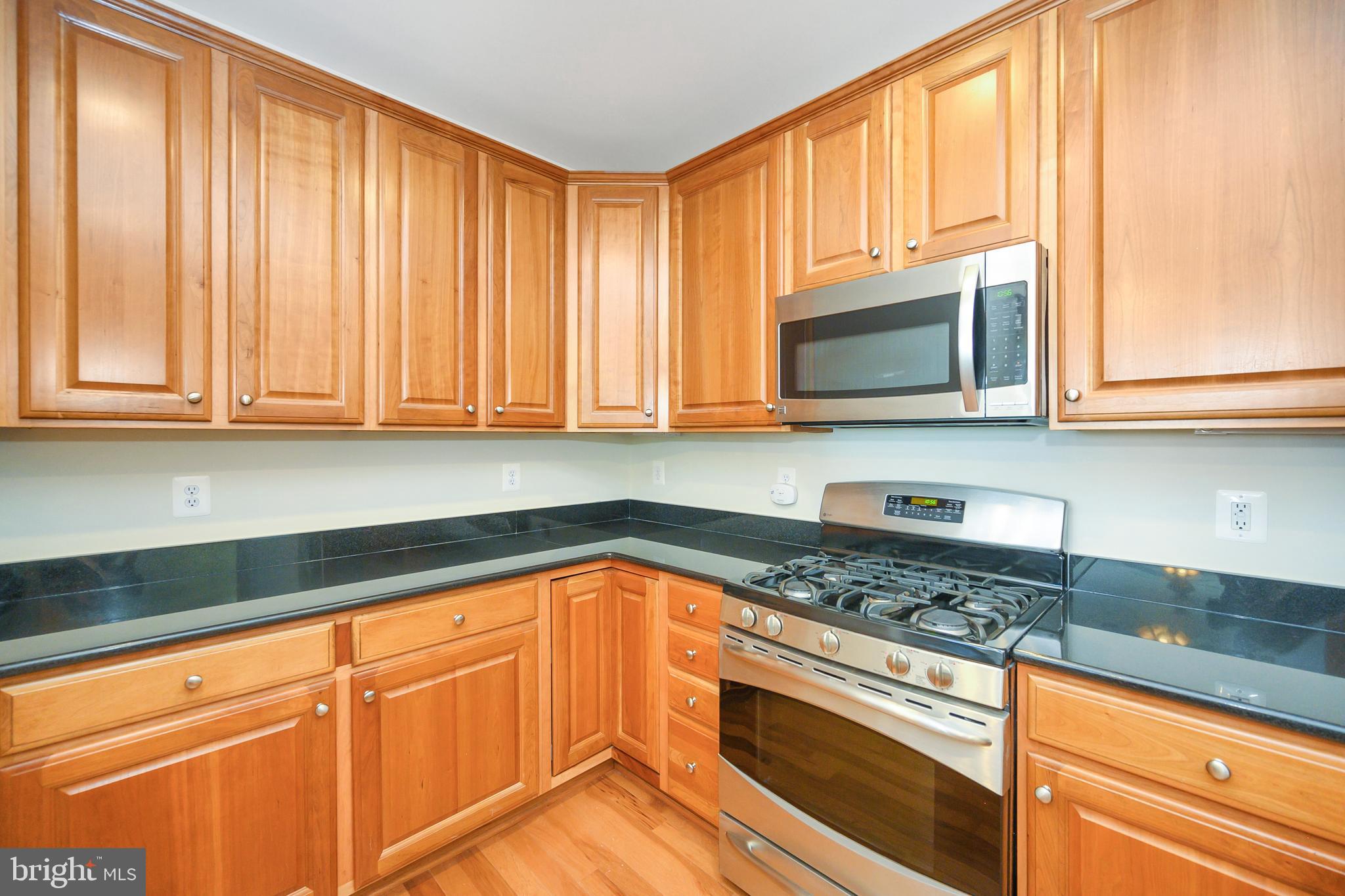 COBBLESTONE SQUARE - Residential