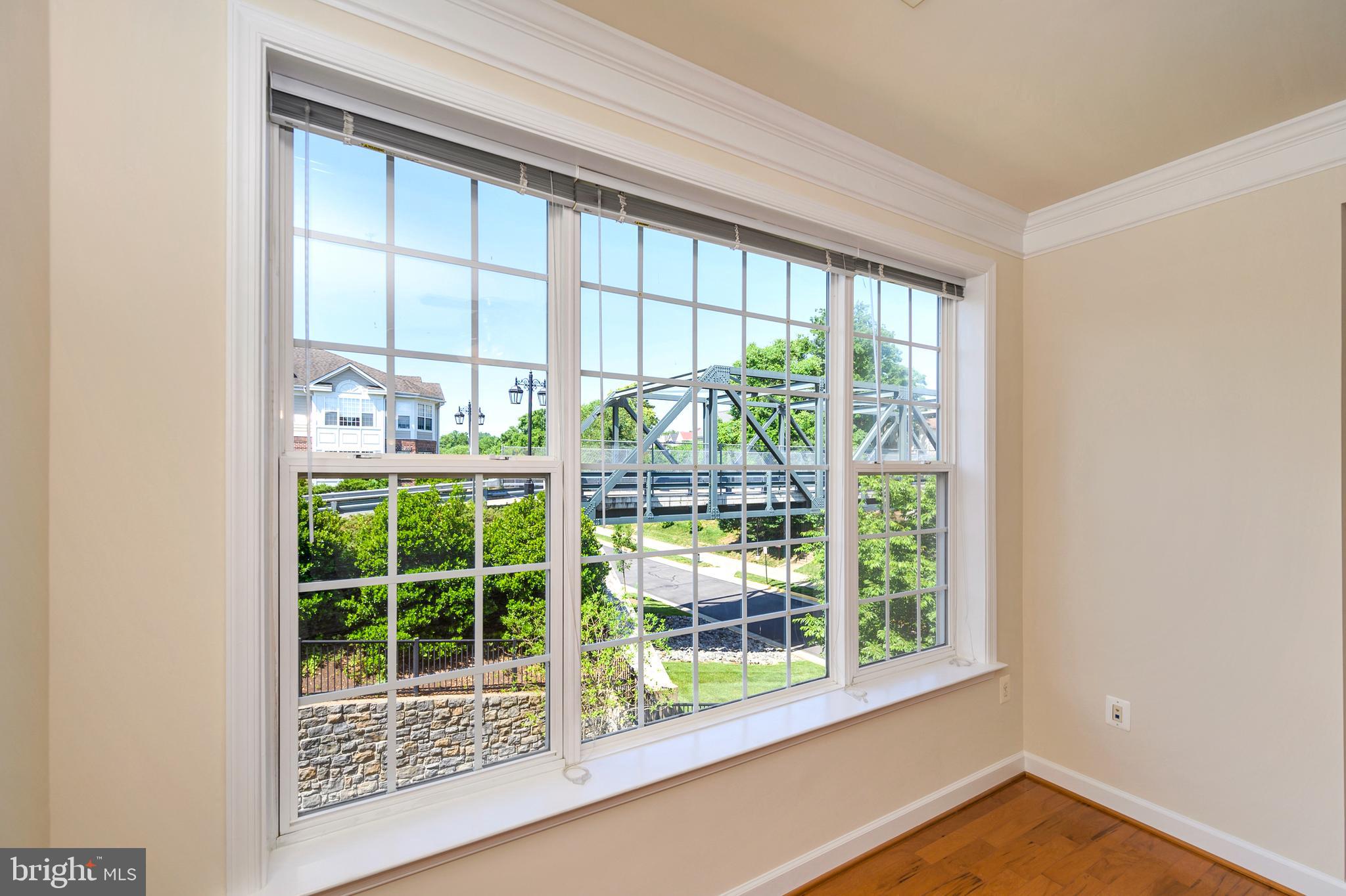 COBBLESTONE SQUARE - Residential