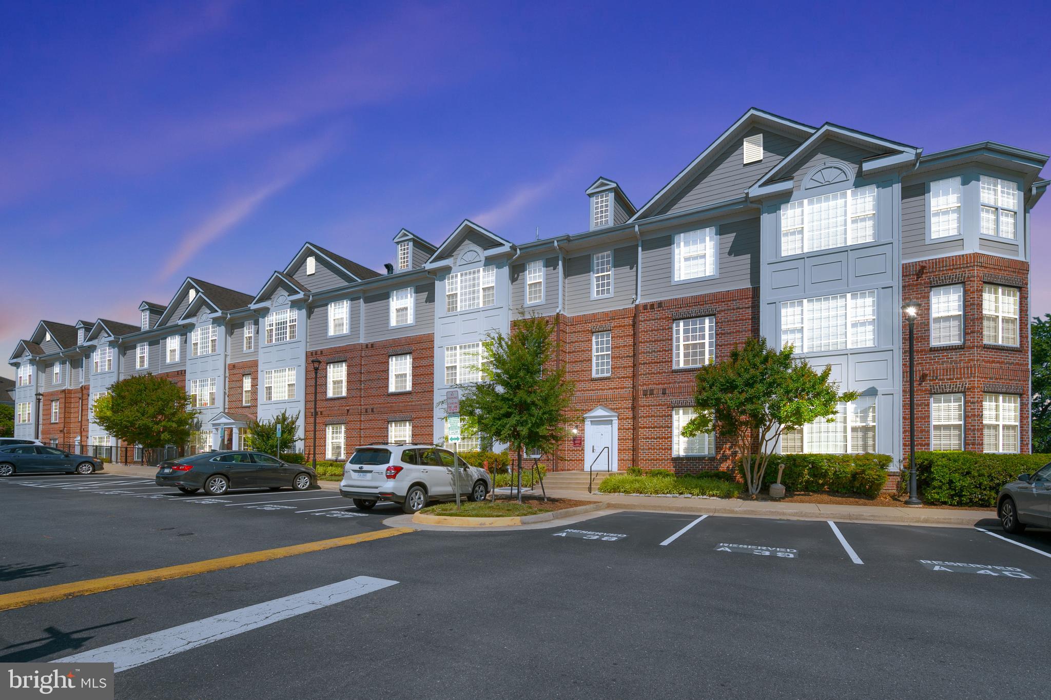 COBBLESTONE SQUARE - Residential