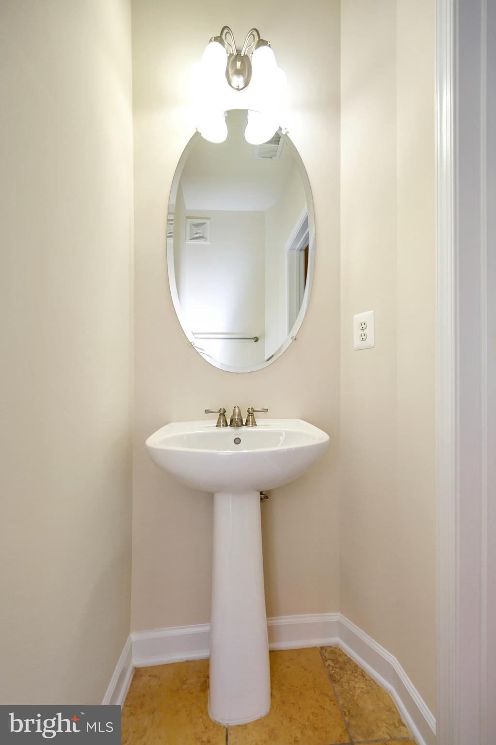 COBBLESTONE SQUARE - Residential