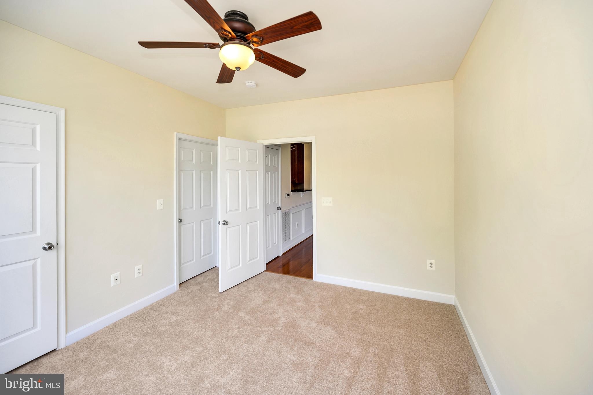 COBBLESTONE SQUARE - Residential