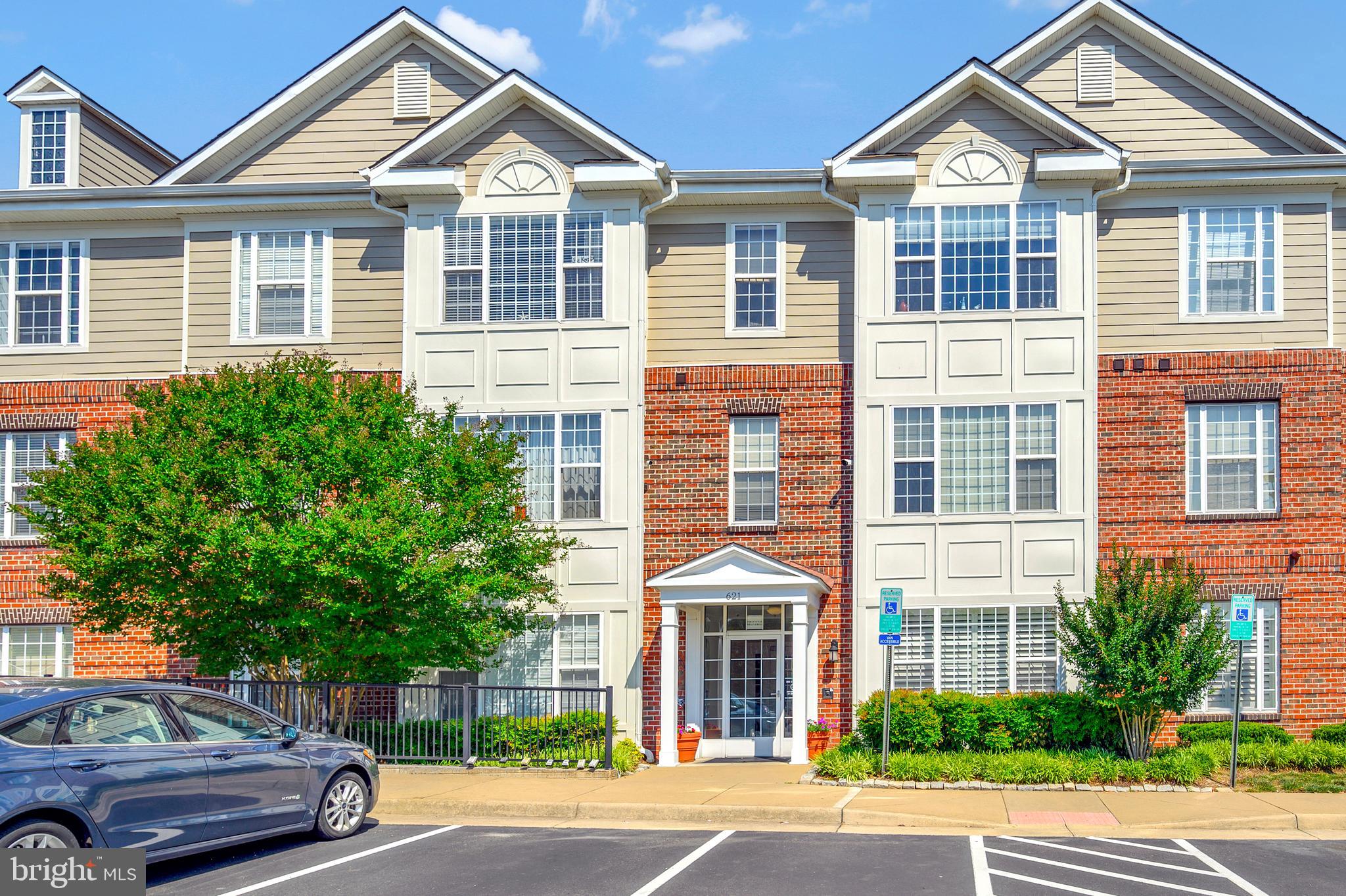 COBBLESTONE SQUARE - Residential