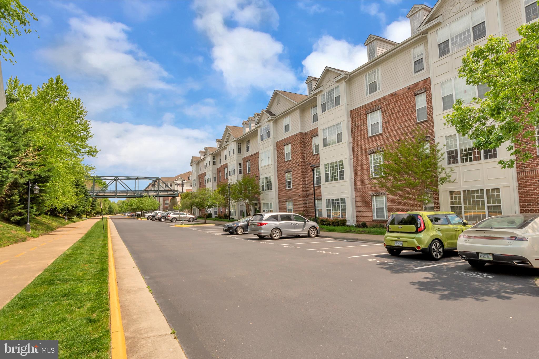COBBLESTONE SQUARE - Residential