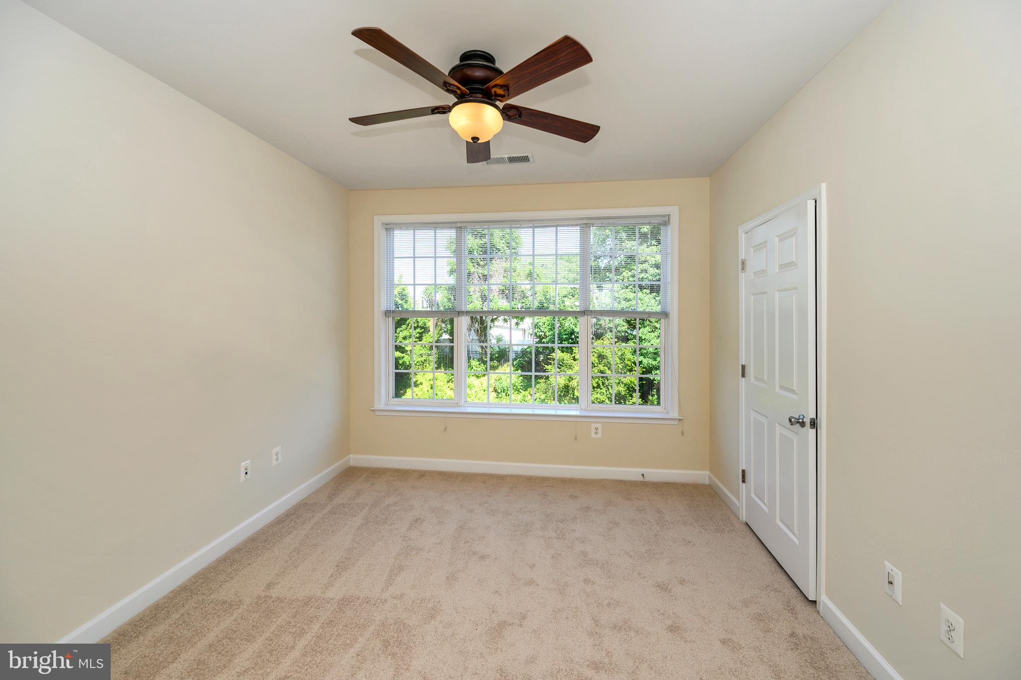 COBBLESTONE SQUARE - Residential