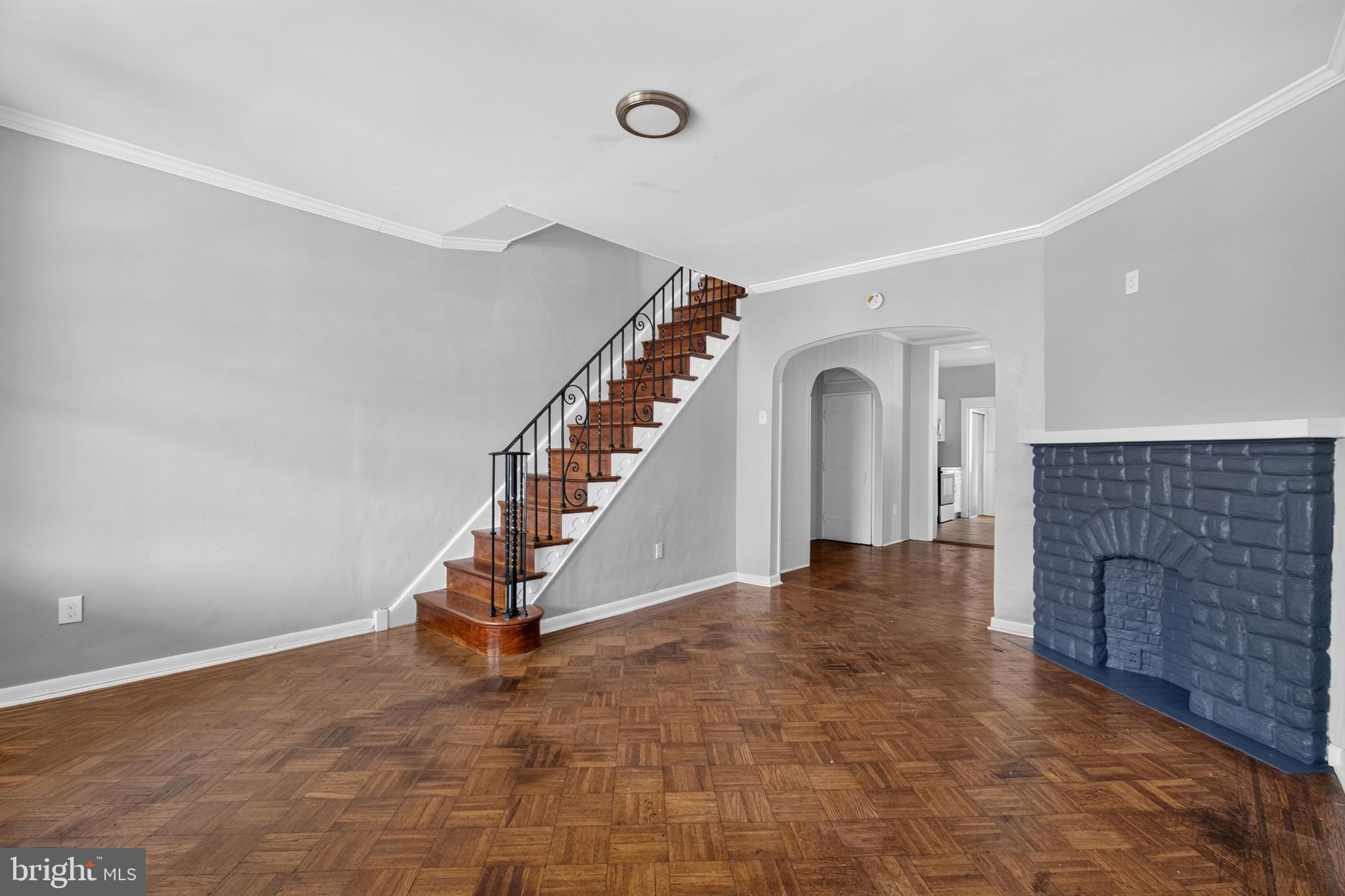 551 W DUNCANNON AVENUE