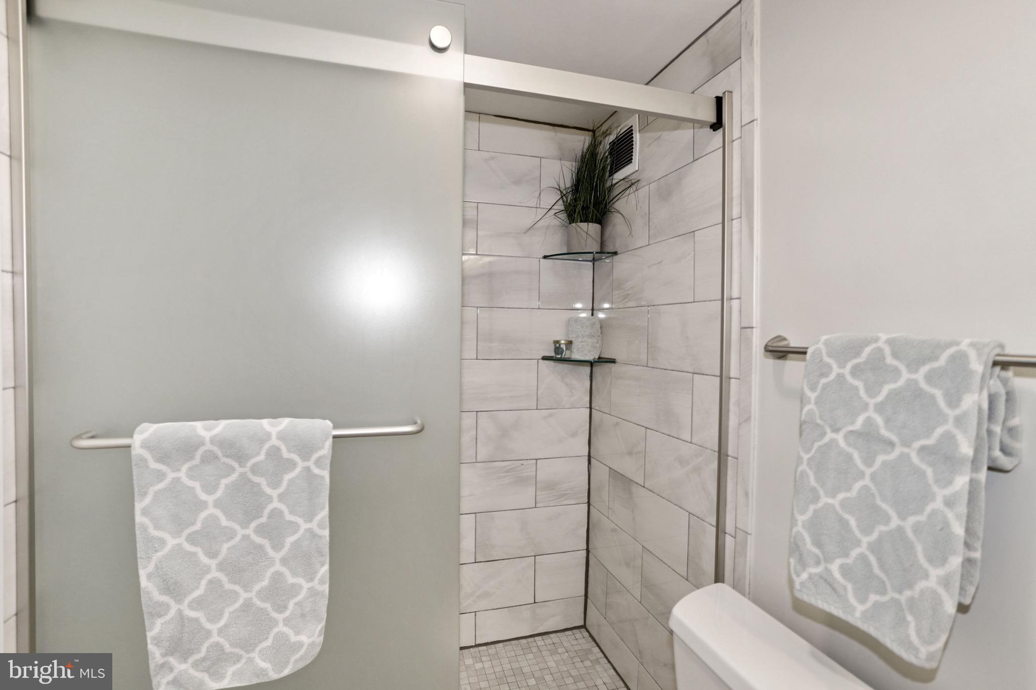 PROMENADE TOWERS - Residential Lease