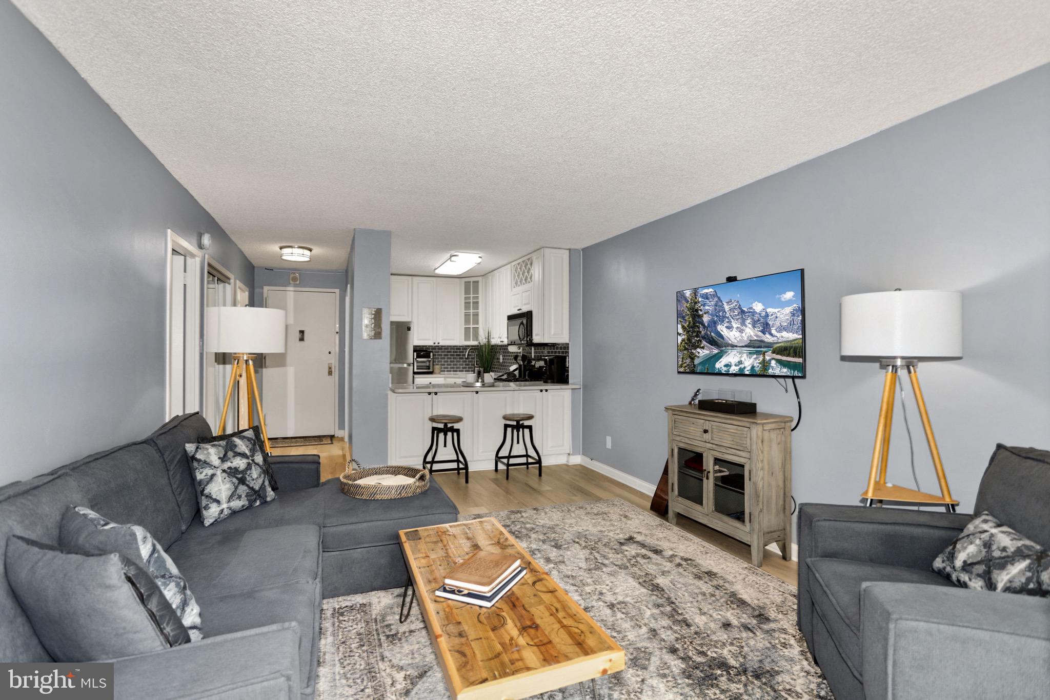 PROMENADE TOWERS - Residential Lease