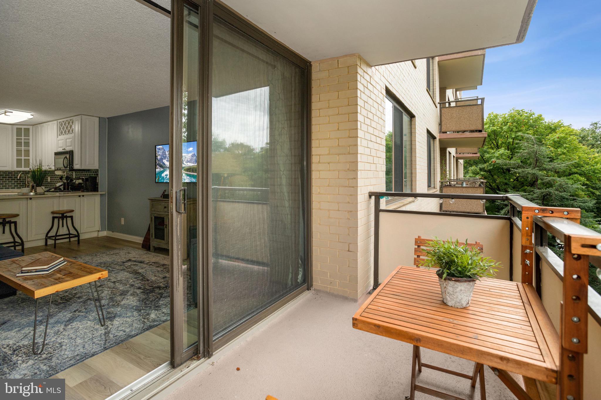 PROMENADE TOWERS - Residential Lease