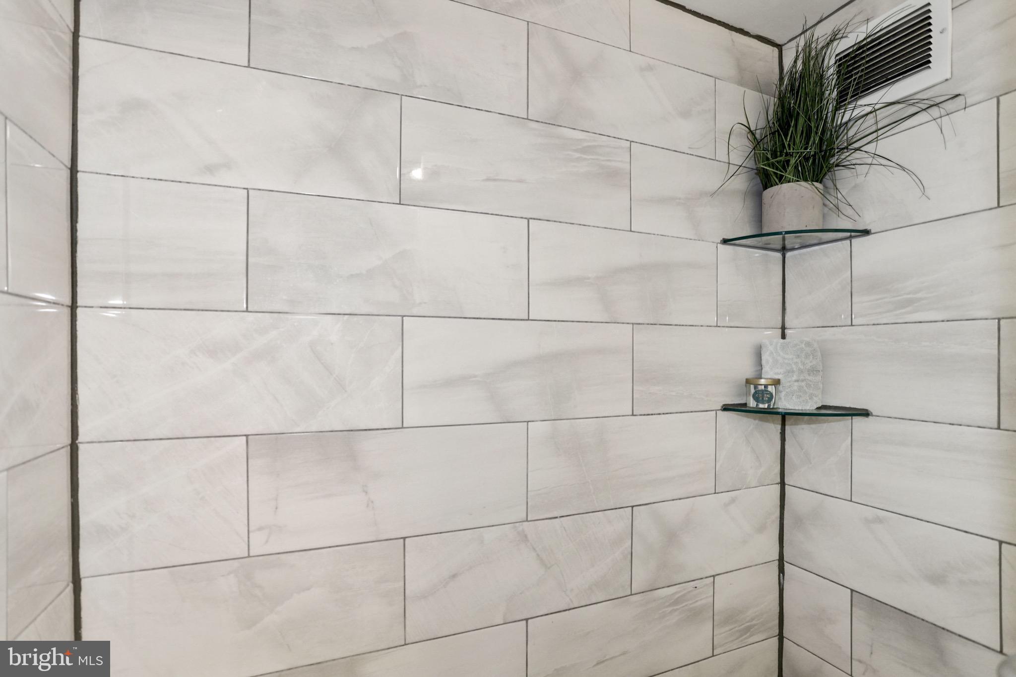 PROMENADE TOWERS - Residential Lease