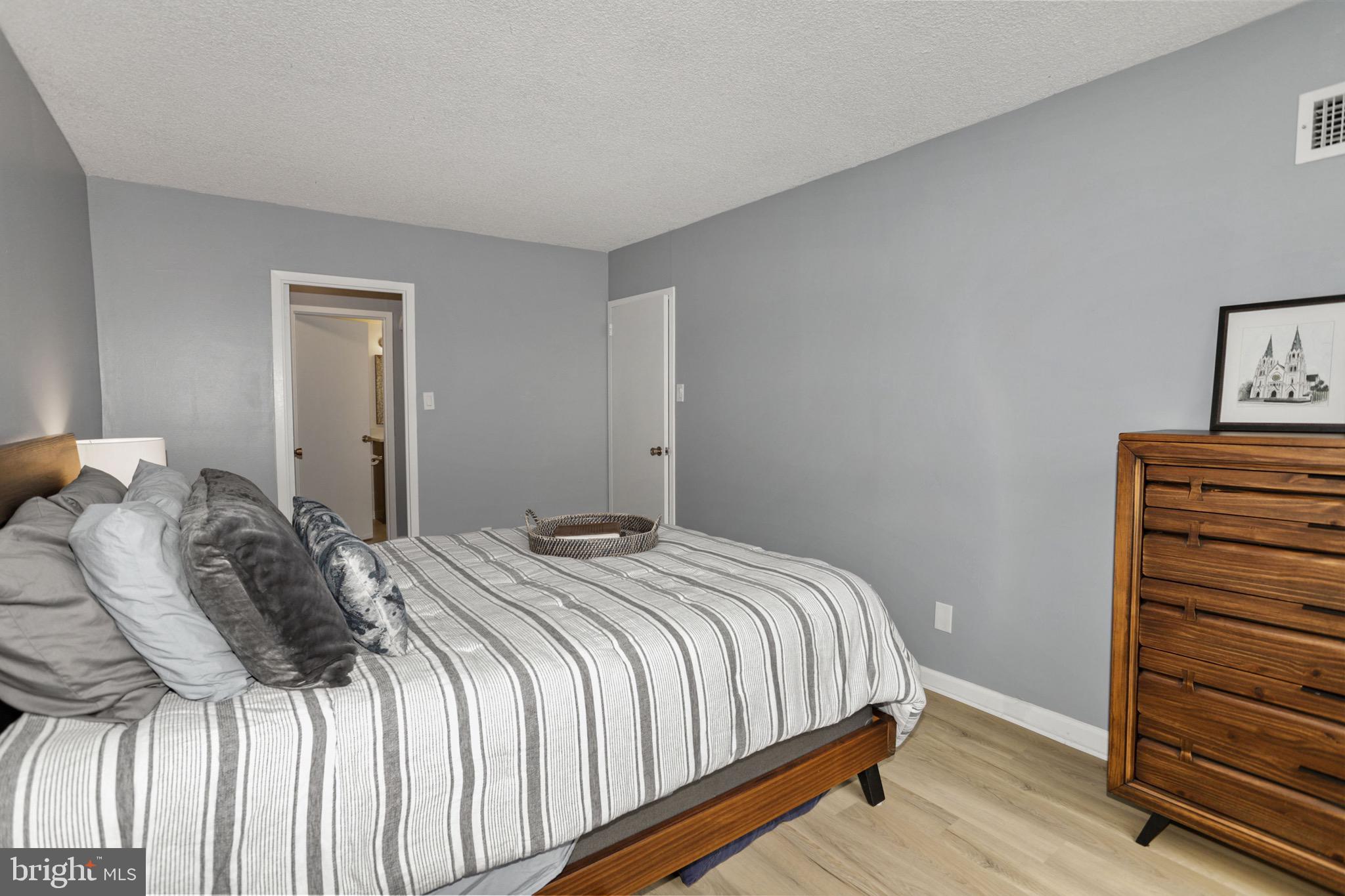 PROMENADE TOWERS - Residential Lease