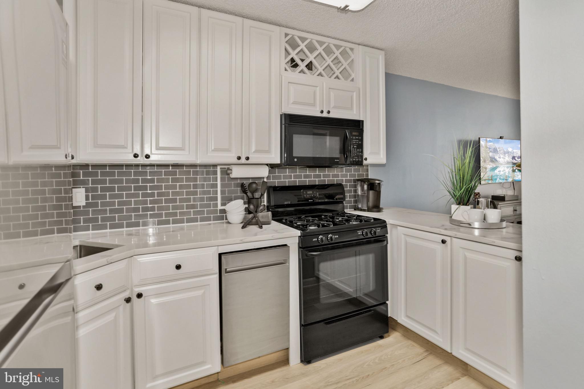 PROMENADE TOWERS - Residential Lease