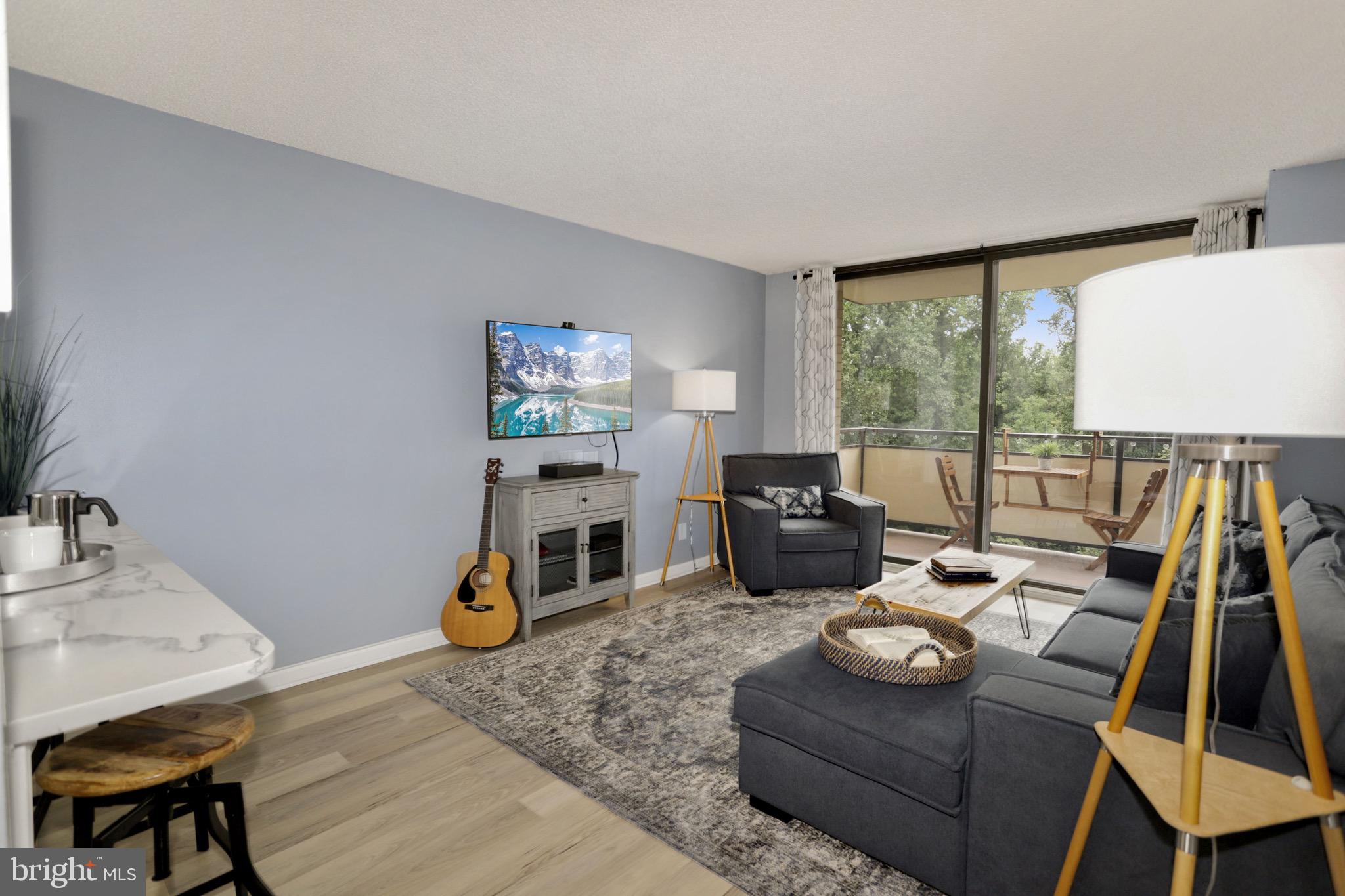 PROMENADE TOWERS - Residential Lease