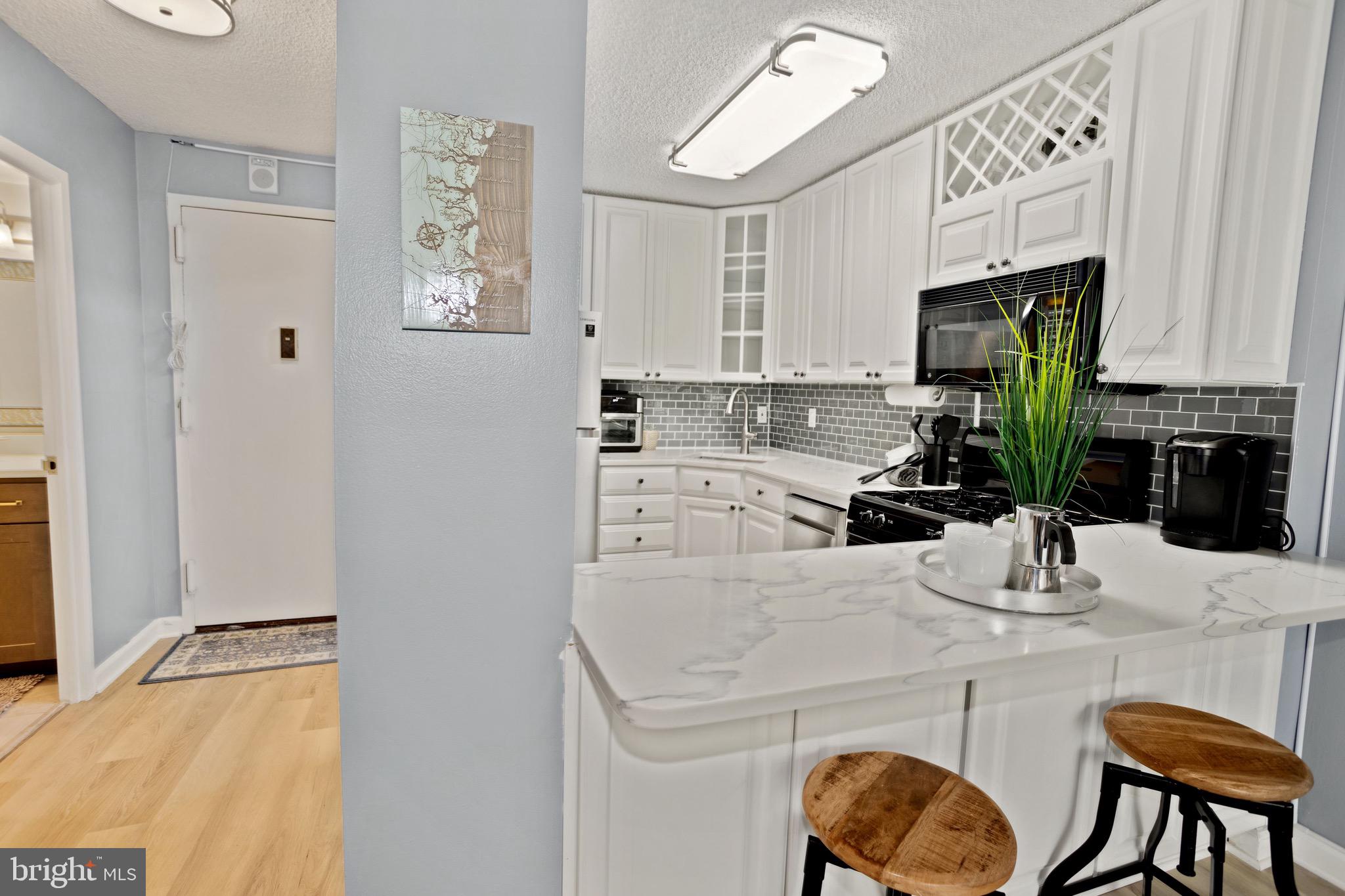 PROMENADE TOWERS - Residential Lease