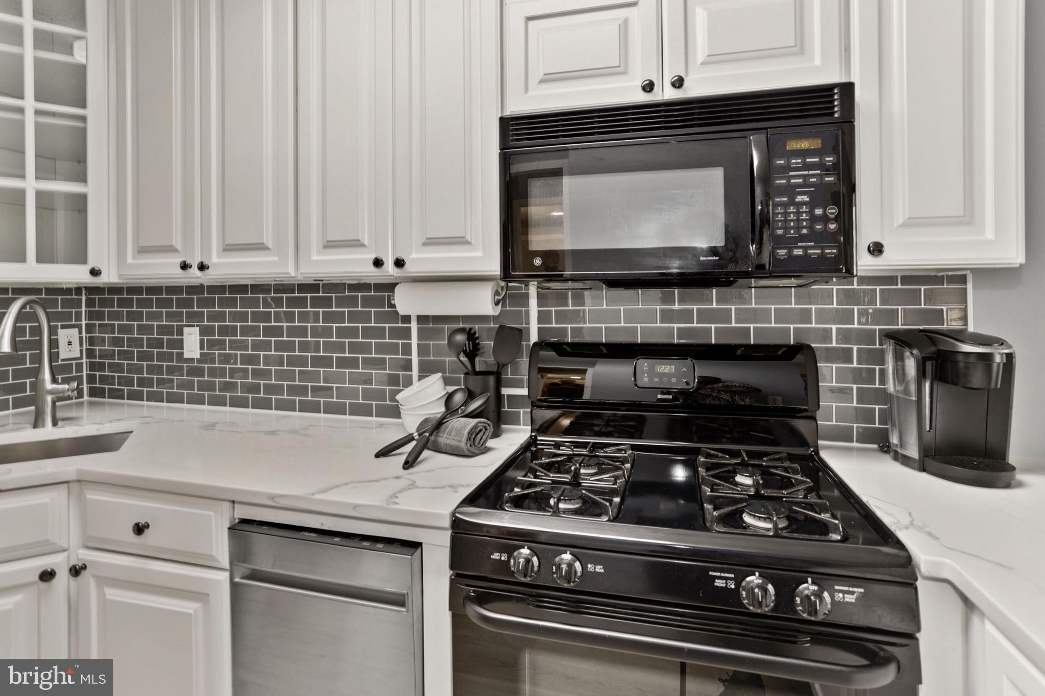 PROMENADE TOWERS - Residential Lease