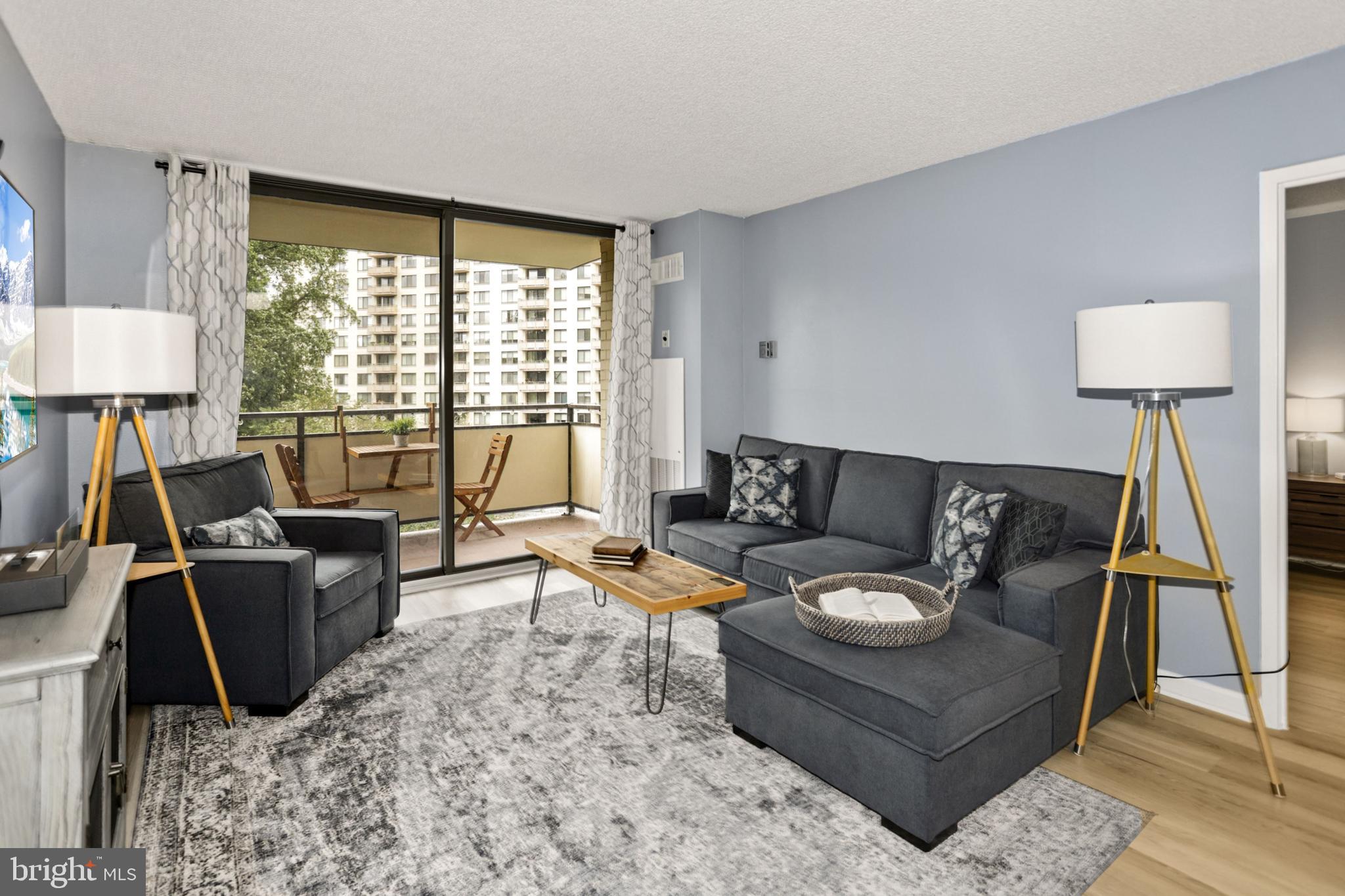 PROMENADE TOWERS - Residential Lease