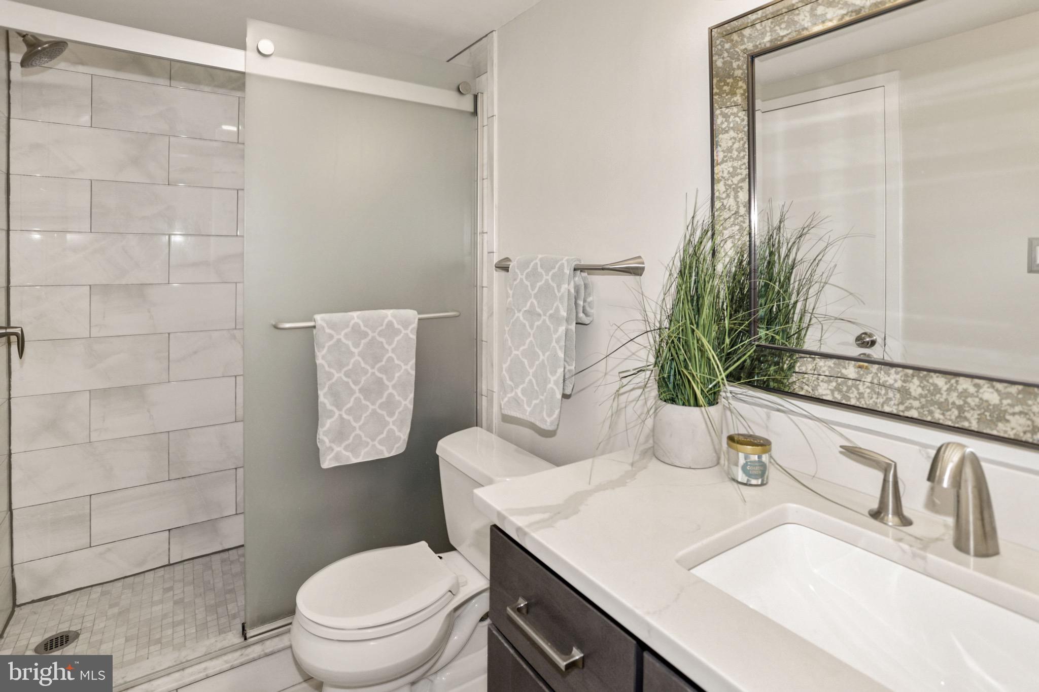 PROMENADE TOWERS - Residential Lease