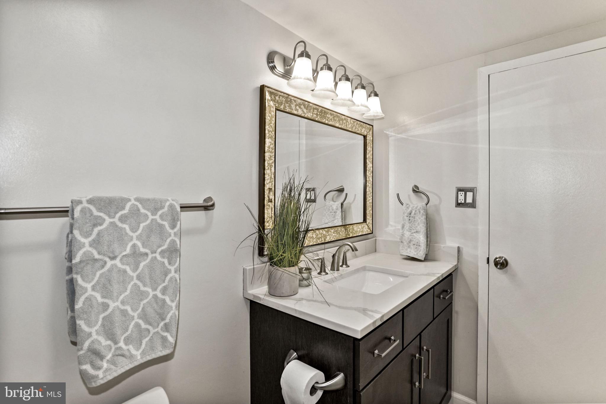 PROMENADE TOWERS - Residential Lease