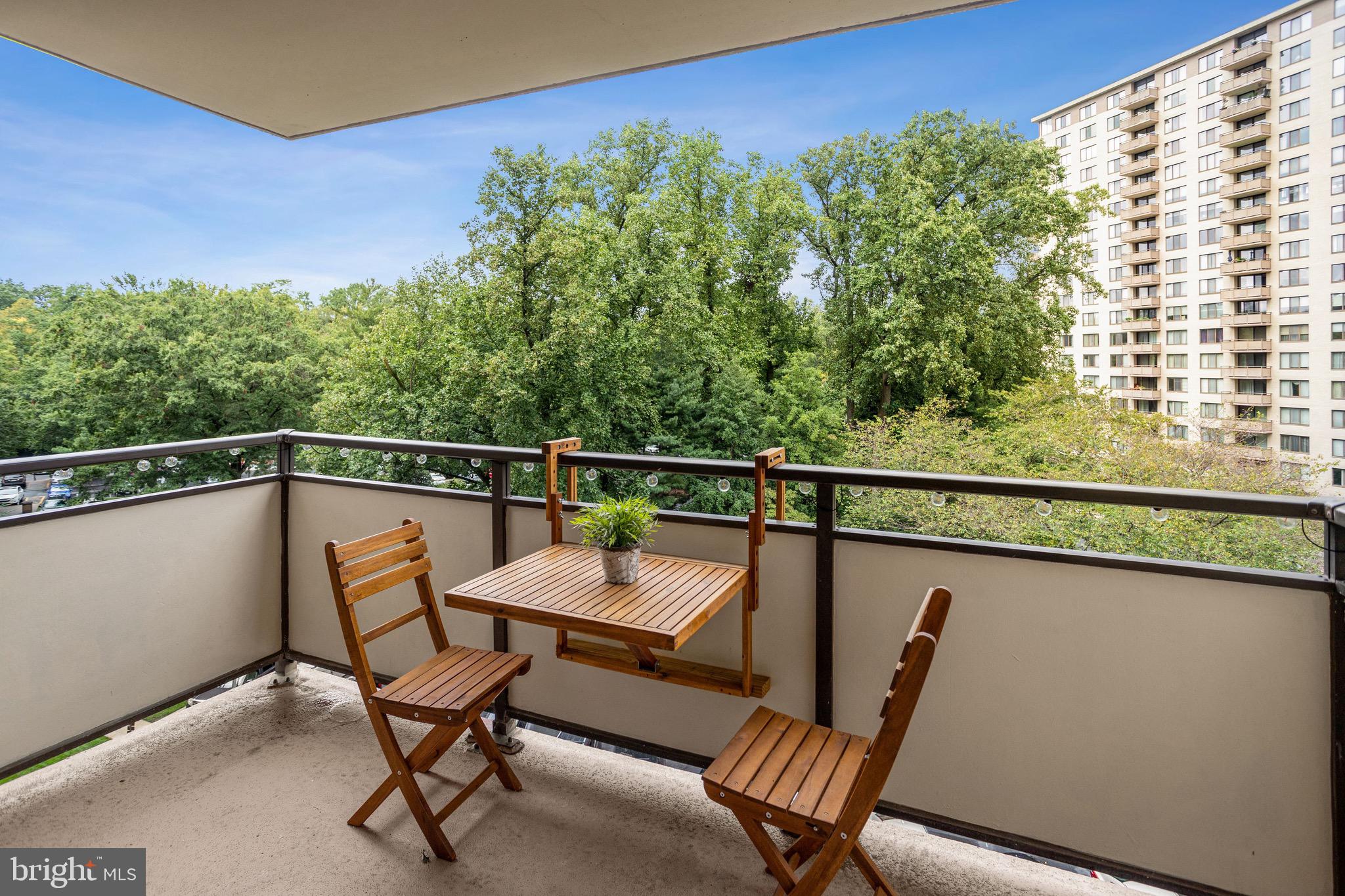 PROMENADE TOWERS - Residential Lease