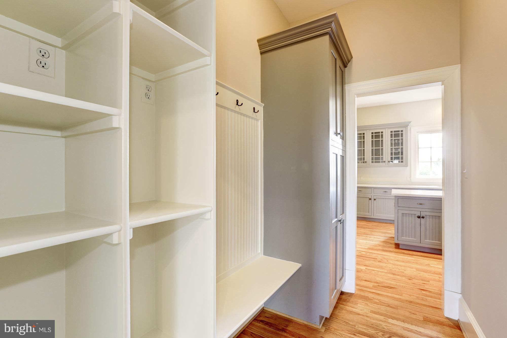 POTOMAC OUTSIDE - Residential