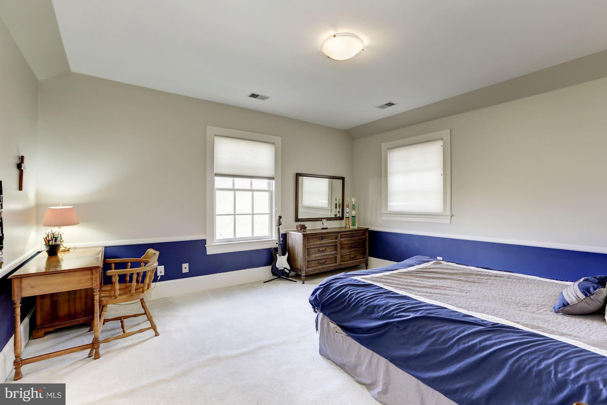 POTOMAC OUTSIDE - Residential