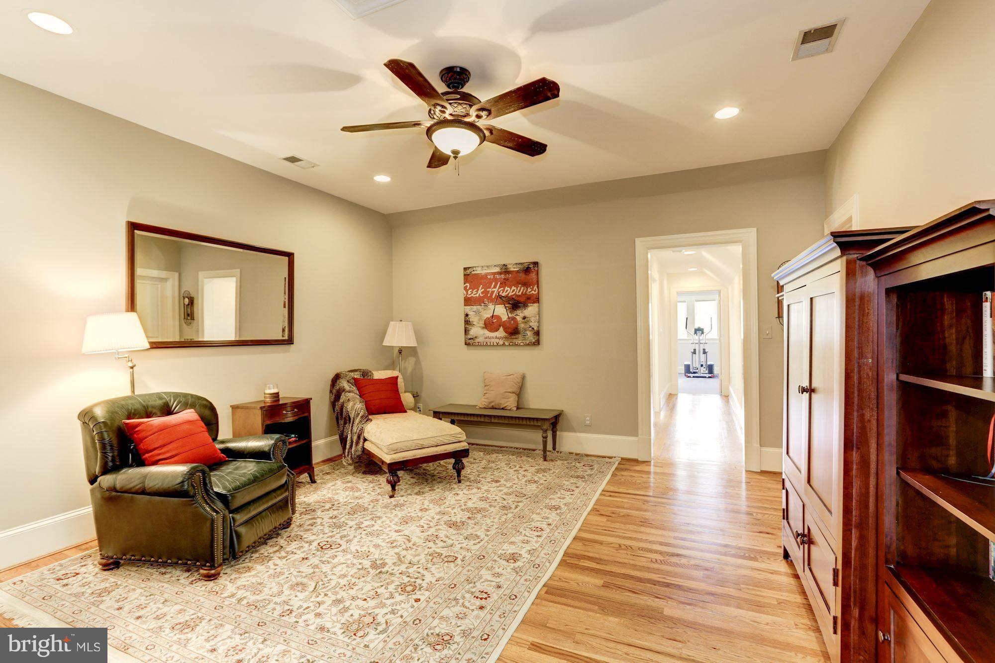 POTOMAC OUTSIDE - Residential