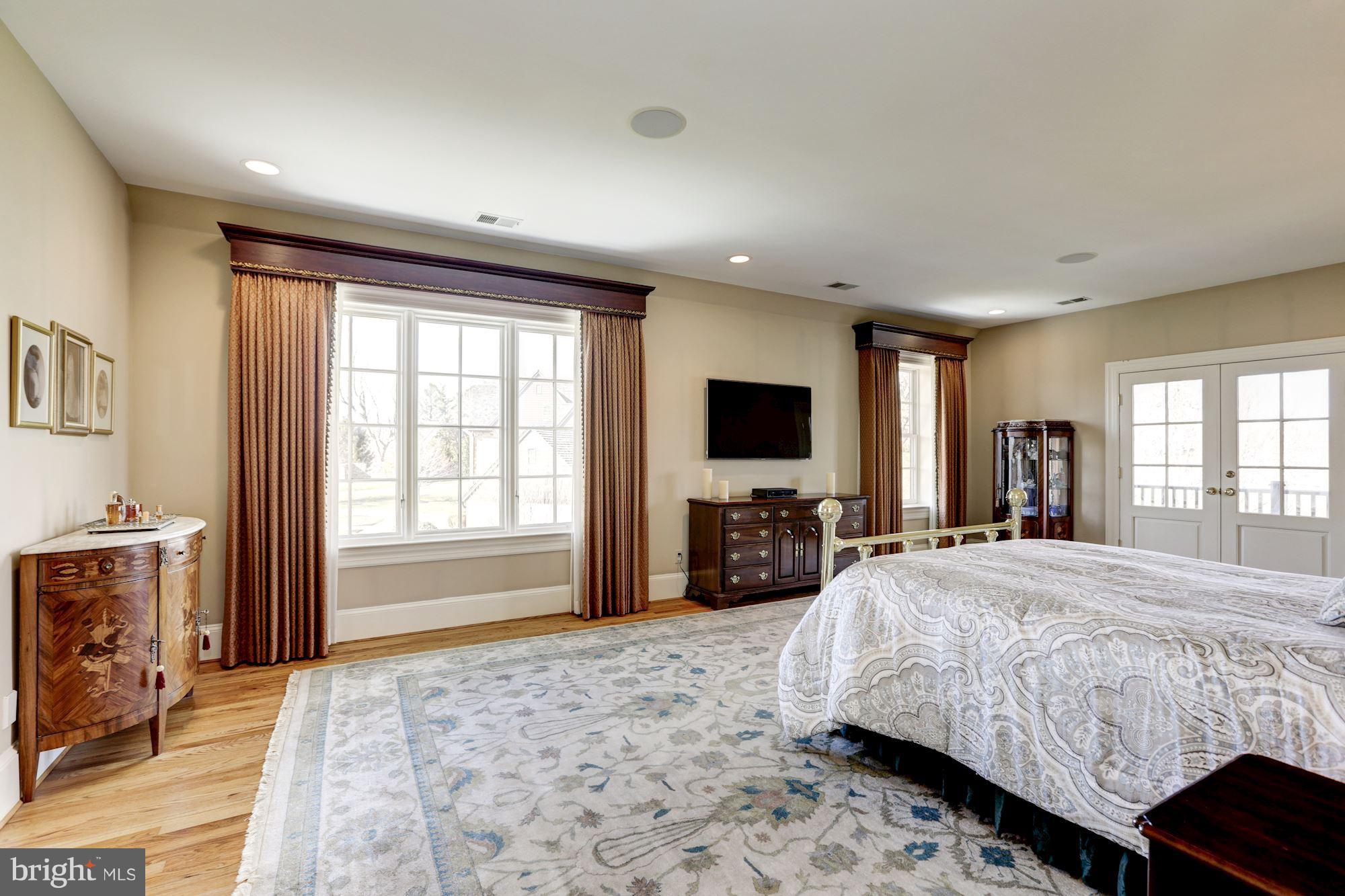 POTOMAC OUTSIDE - Residential