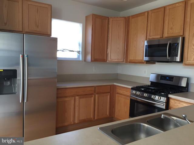 THE ADDISON AT ST PAUL - Residential Lease