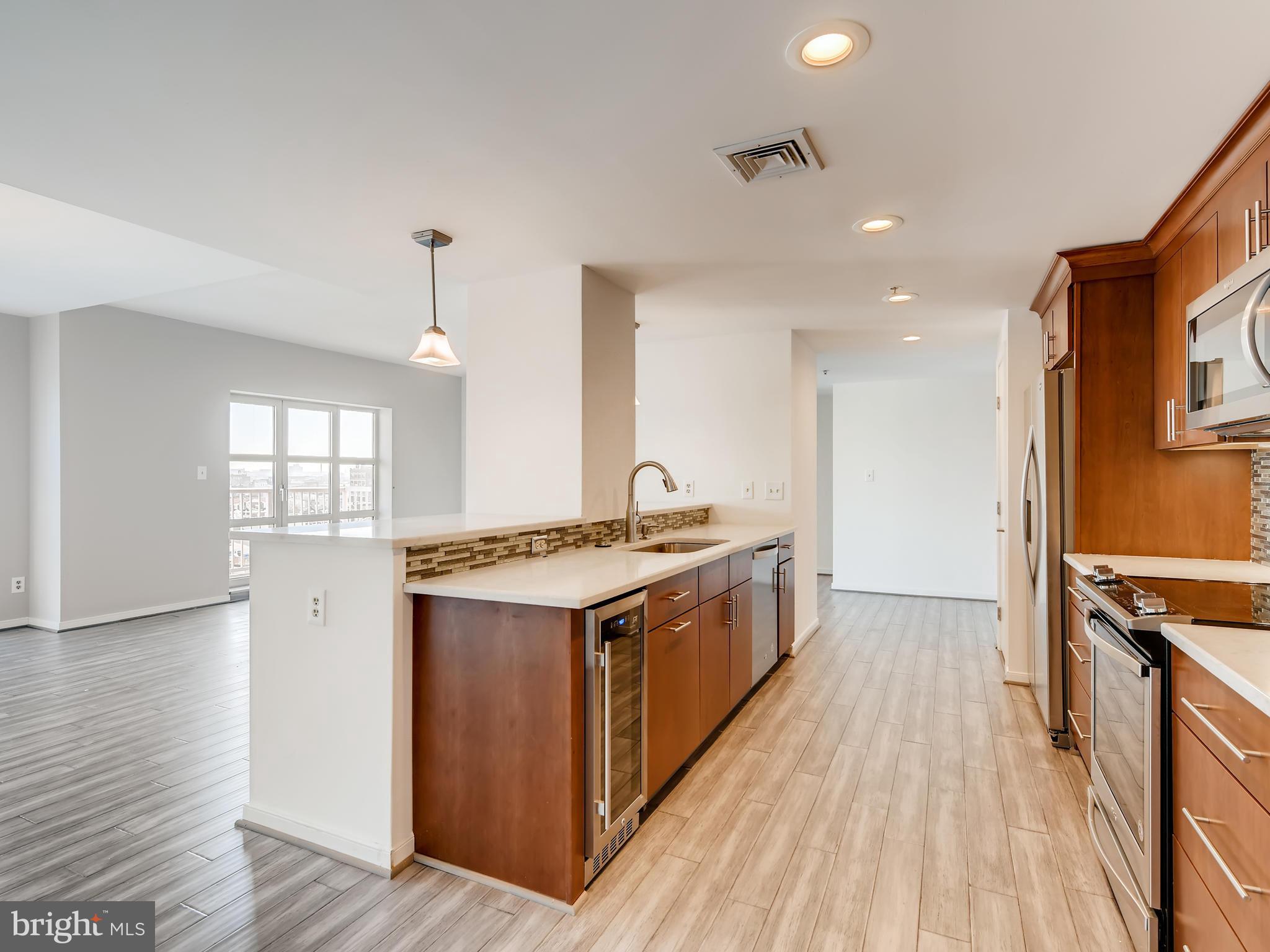 HARBOR EAST - Residential