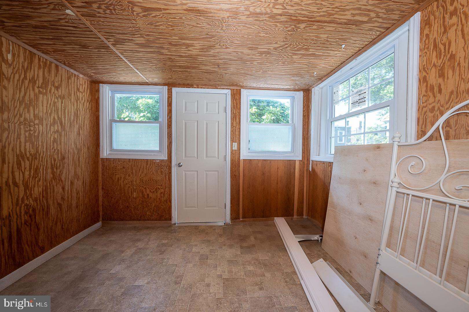 UNIVERSITY CITY - Residential Lease