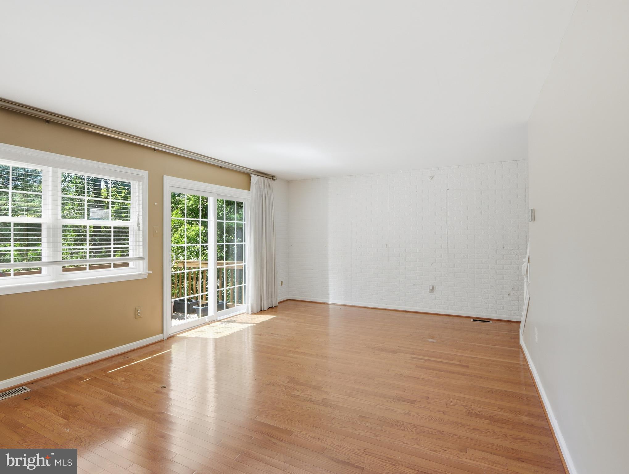 COURTLAND WOODS - Residential