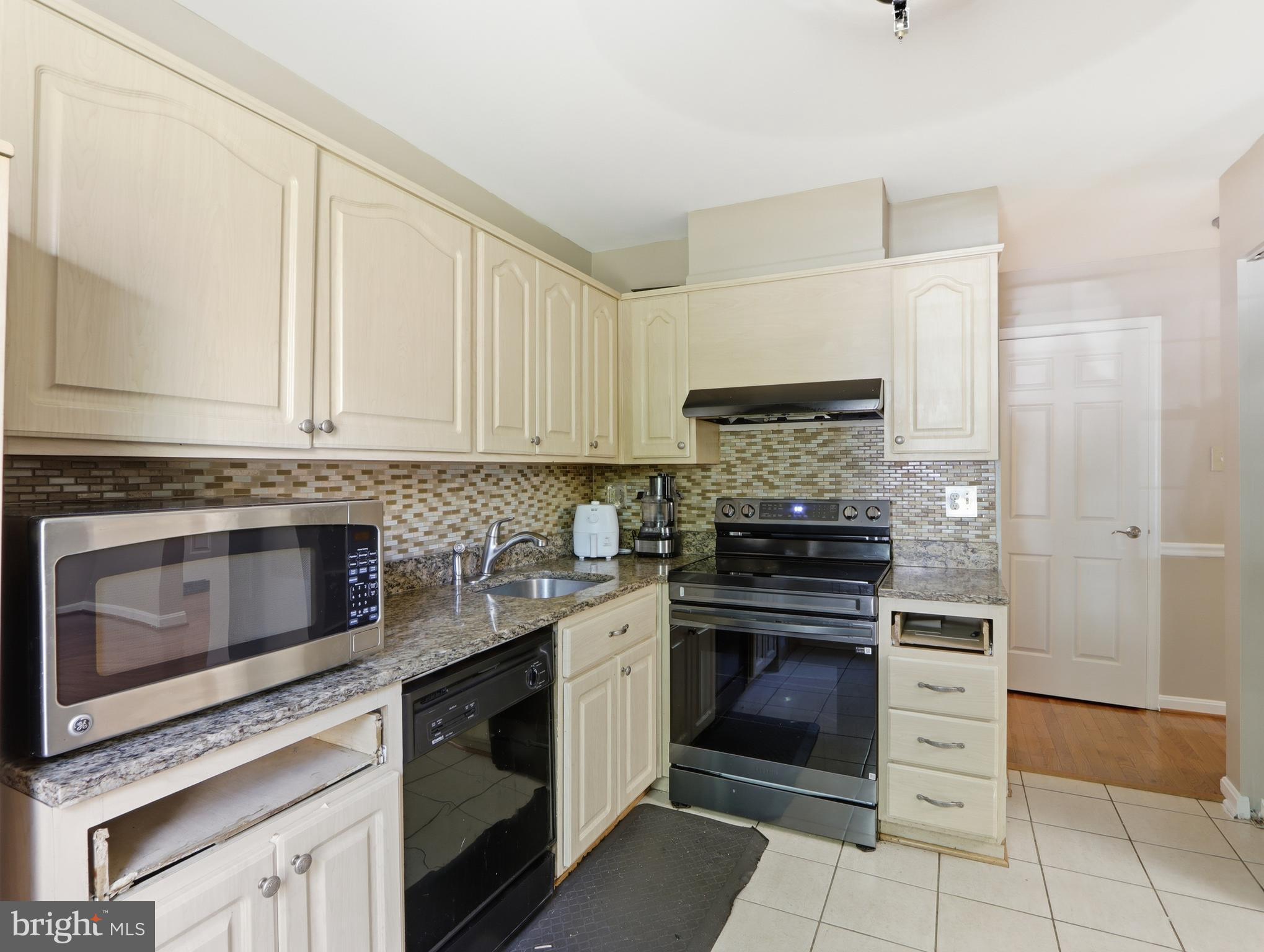 COURTLAND WOODS - Residential