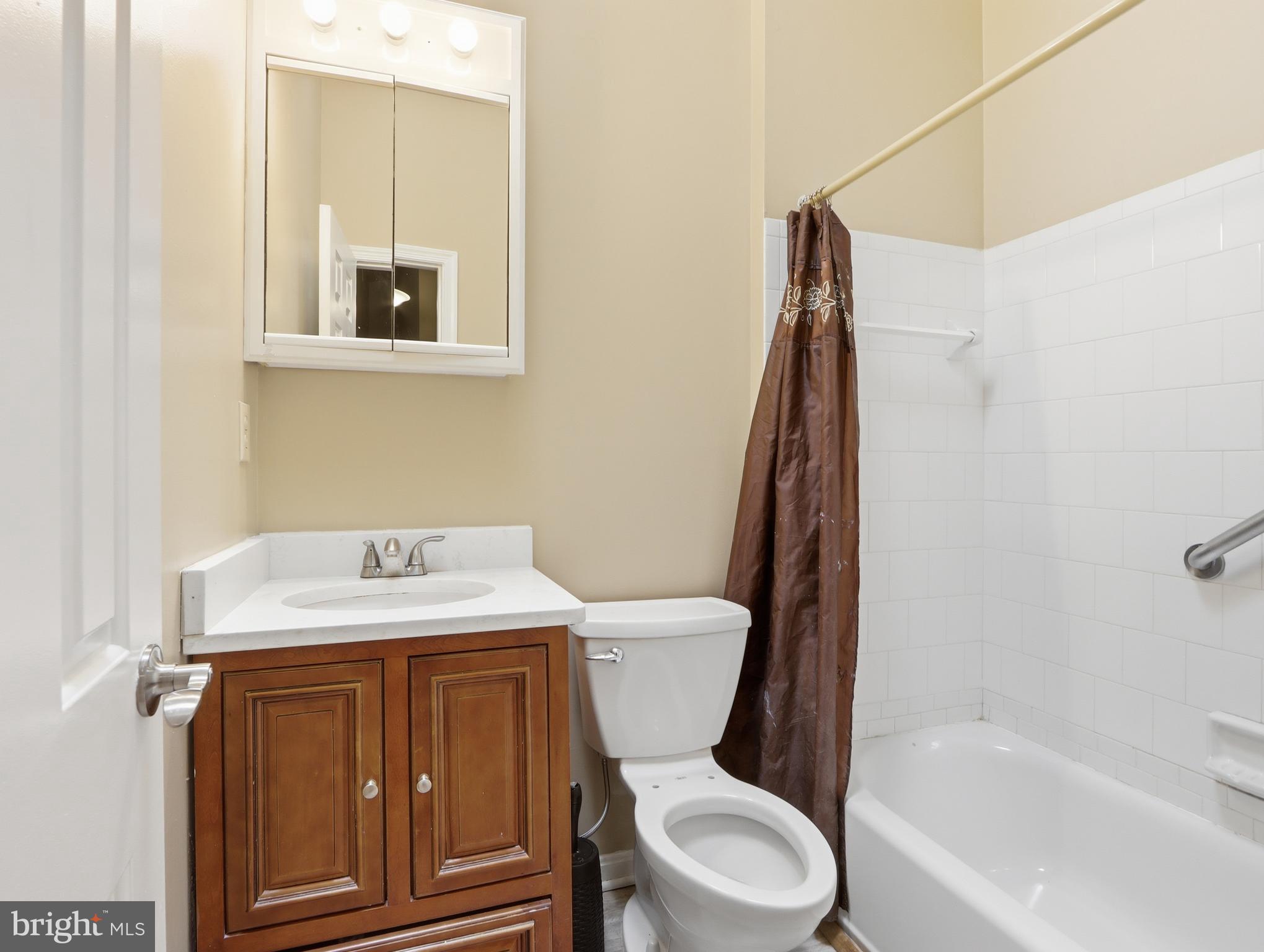 COURTLAND WOODS - Residential