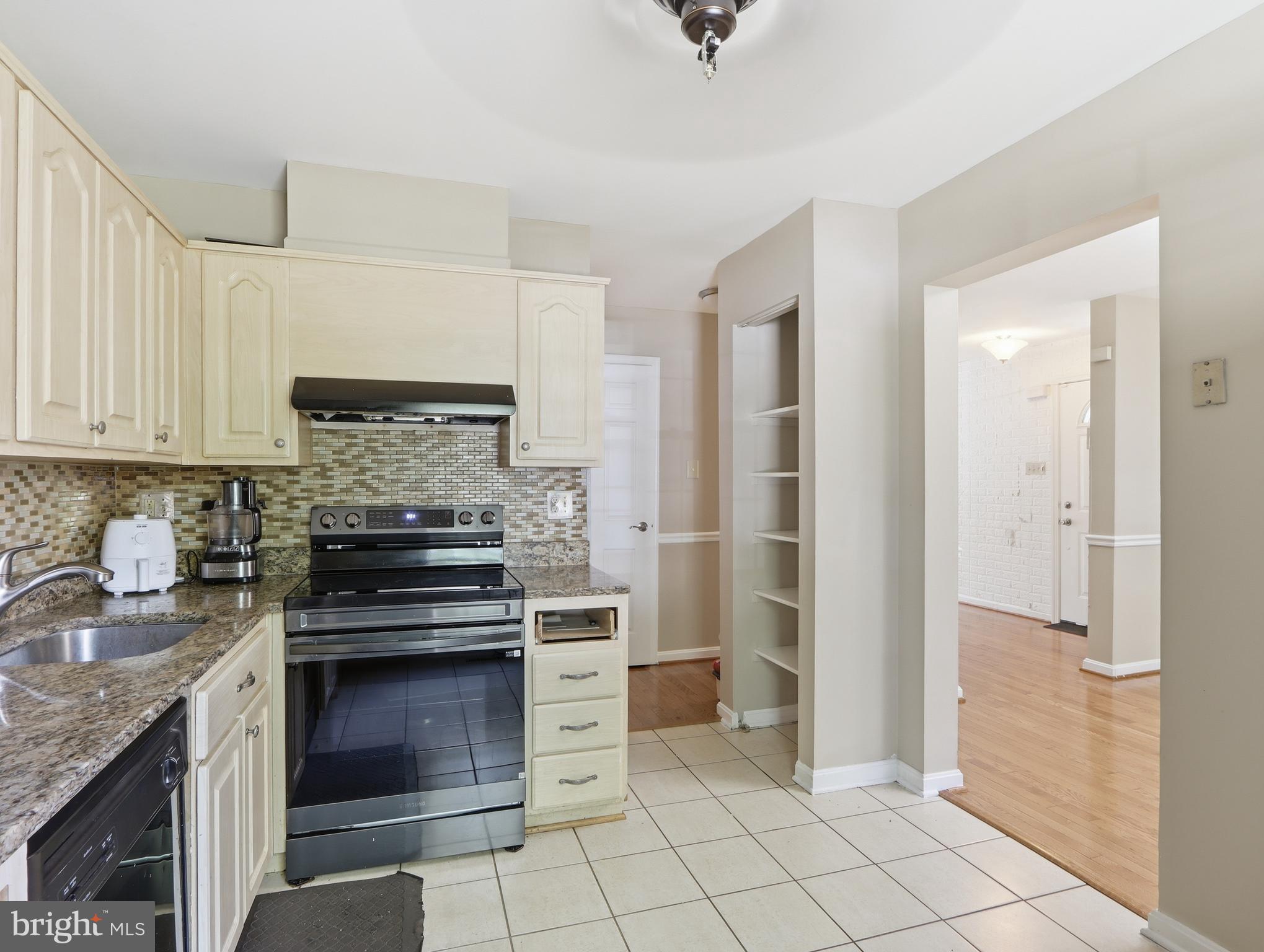 COURTLAND WOODS - Residential