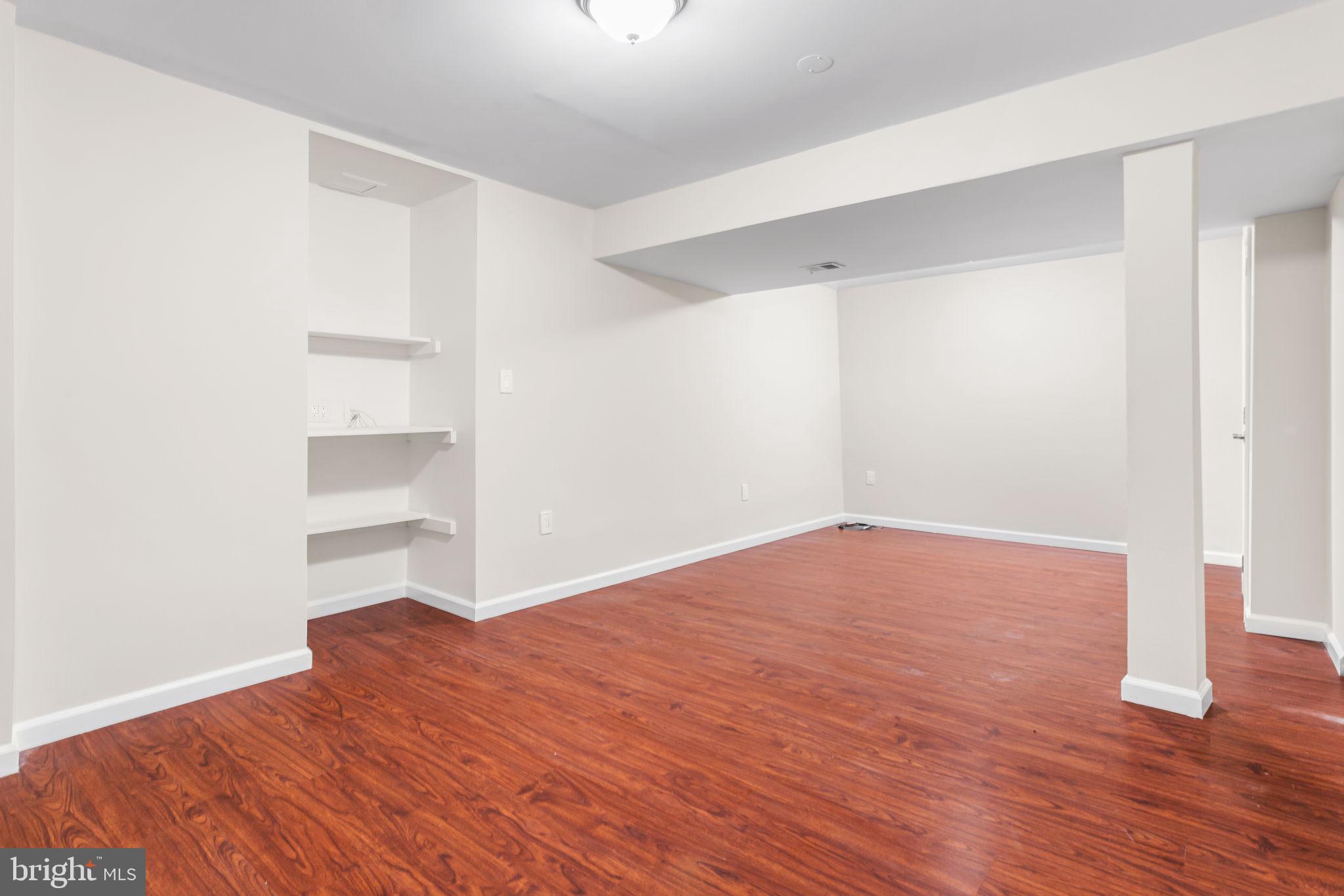 WHITE OAK MANOR - Residential