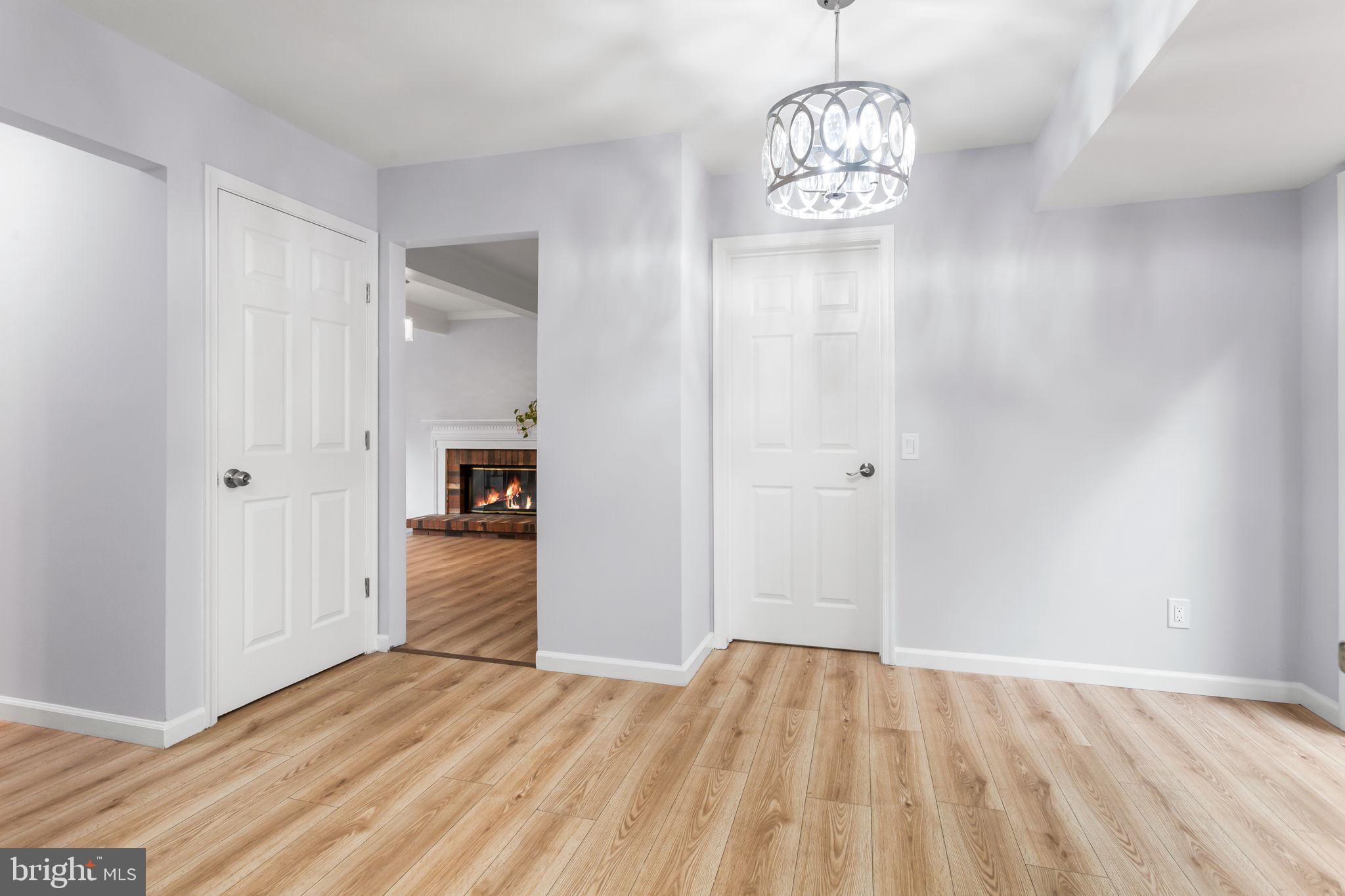 WHITE OAK MANOR - Residential