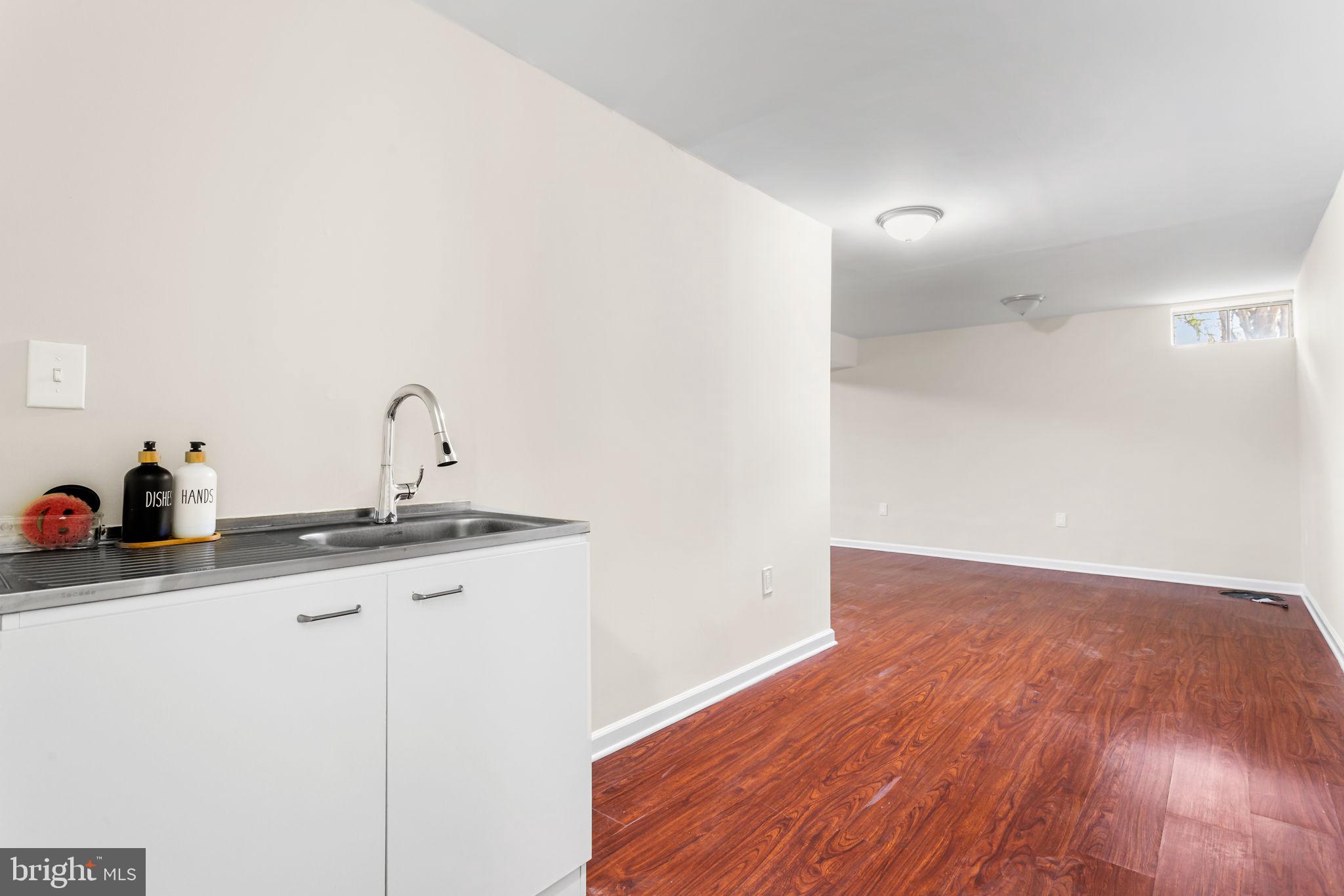 WHITE OAK MANOR - Residential