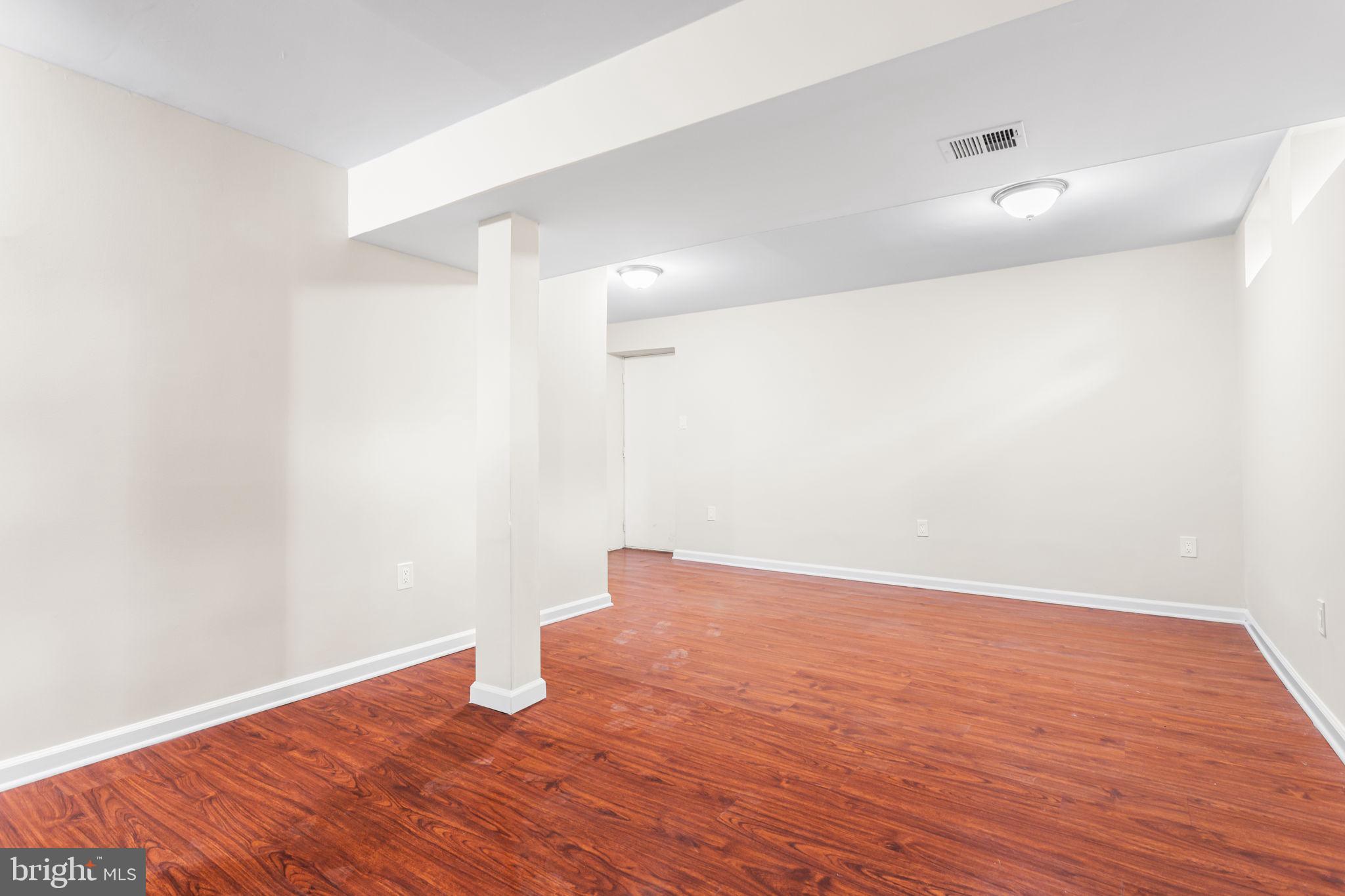 WHITE OAK MANOR - Residential