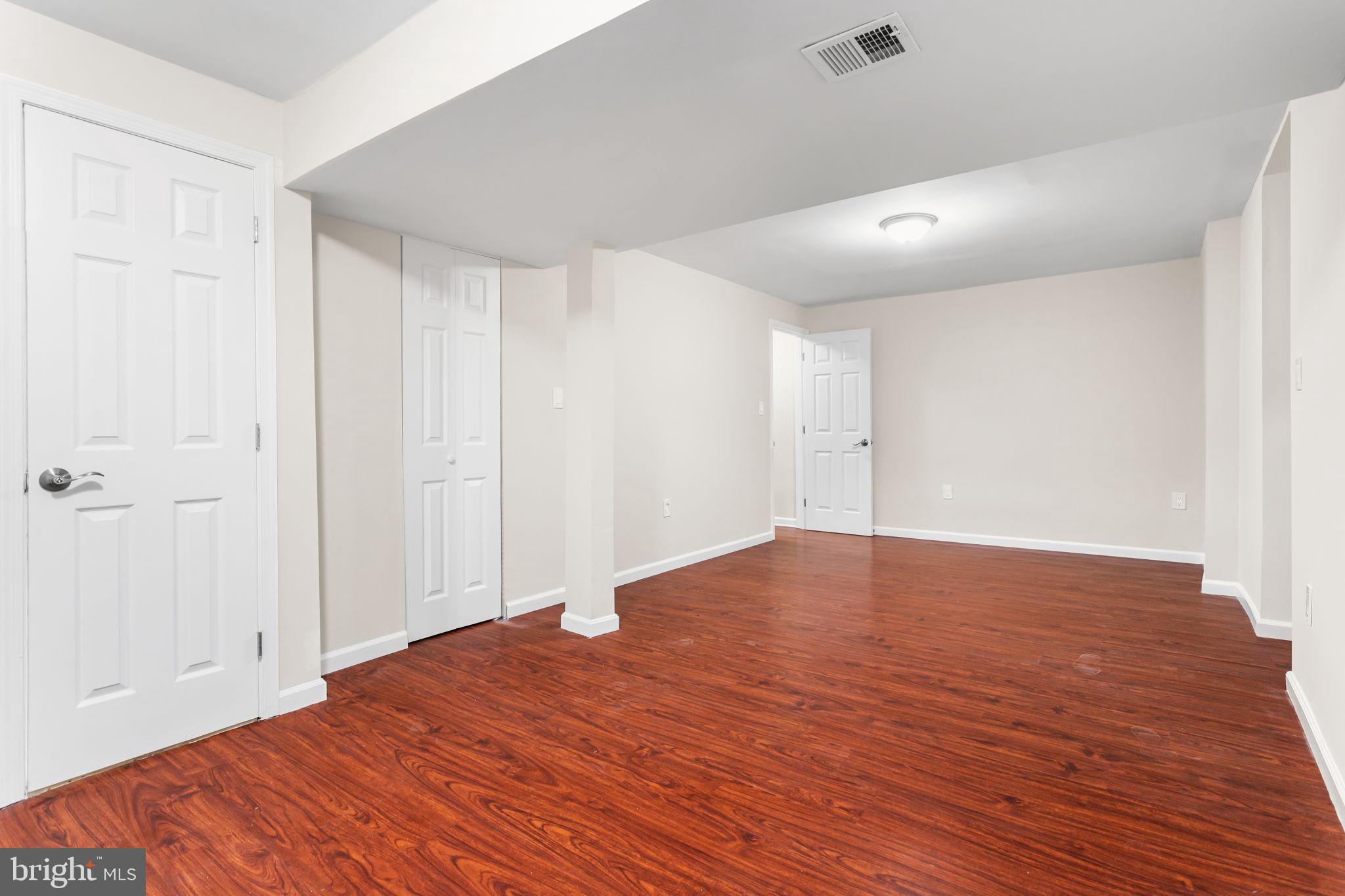 WHITE OAK MANOR - Residential