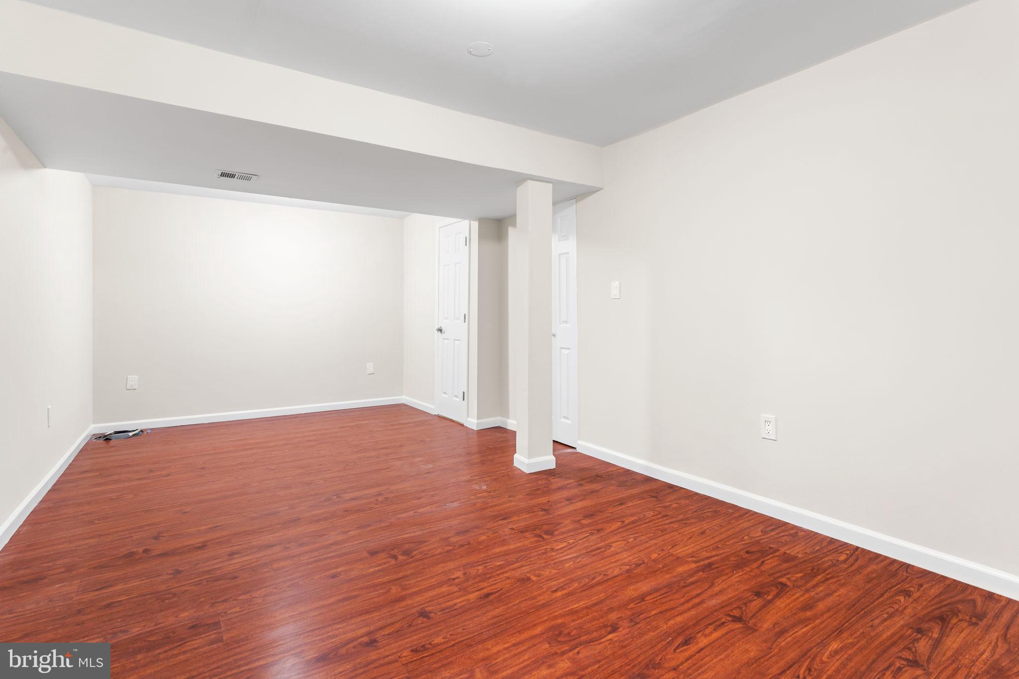 WHITE OAK MANOR - Residential