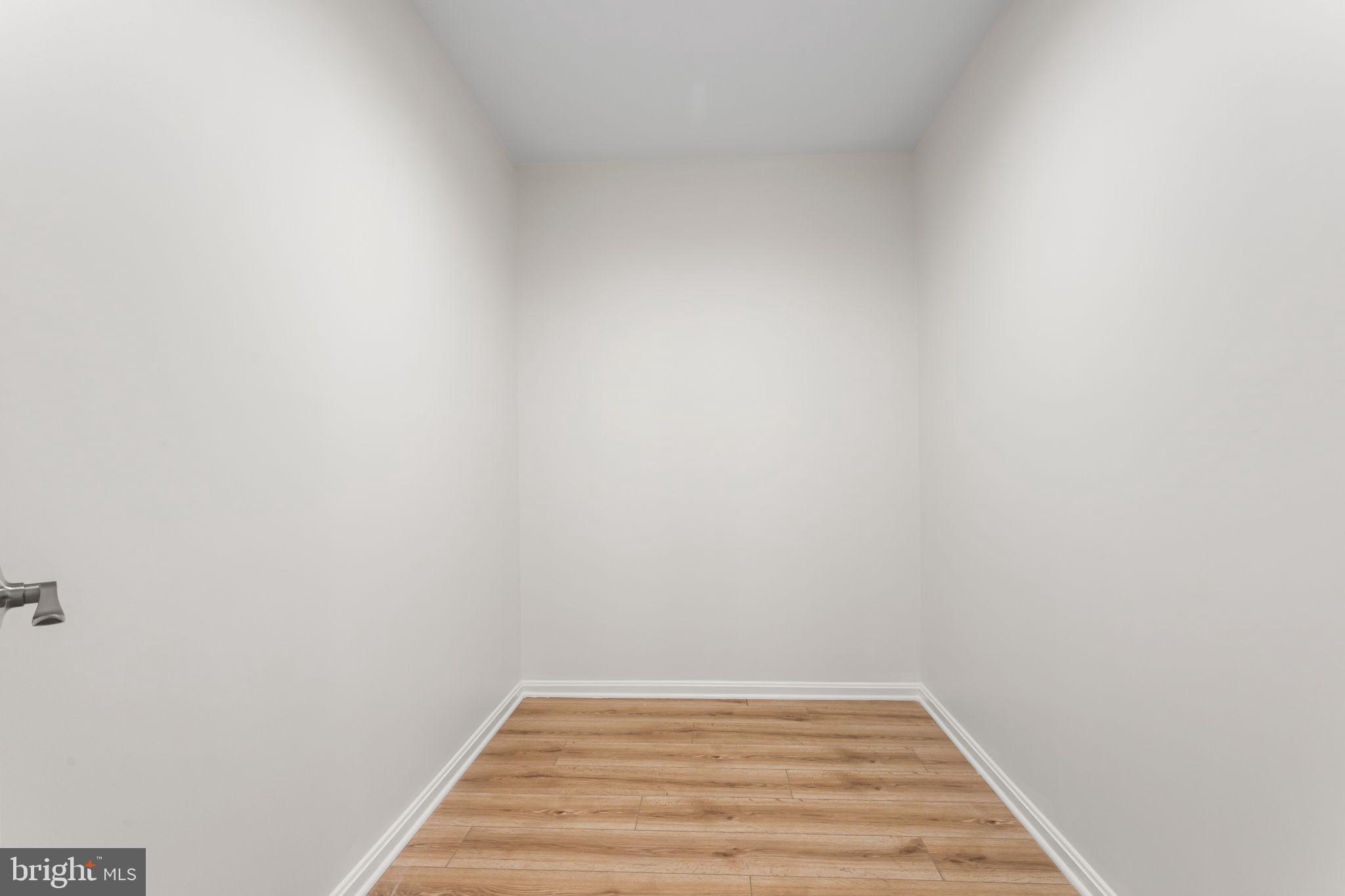 WHITE OAK MANOR - Residential