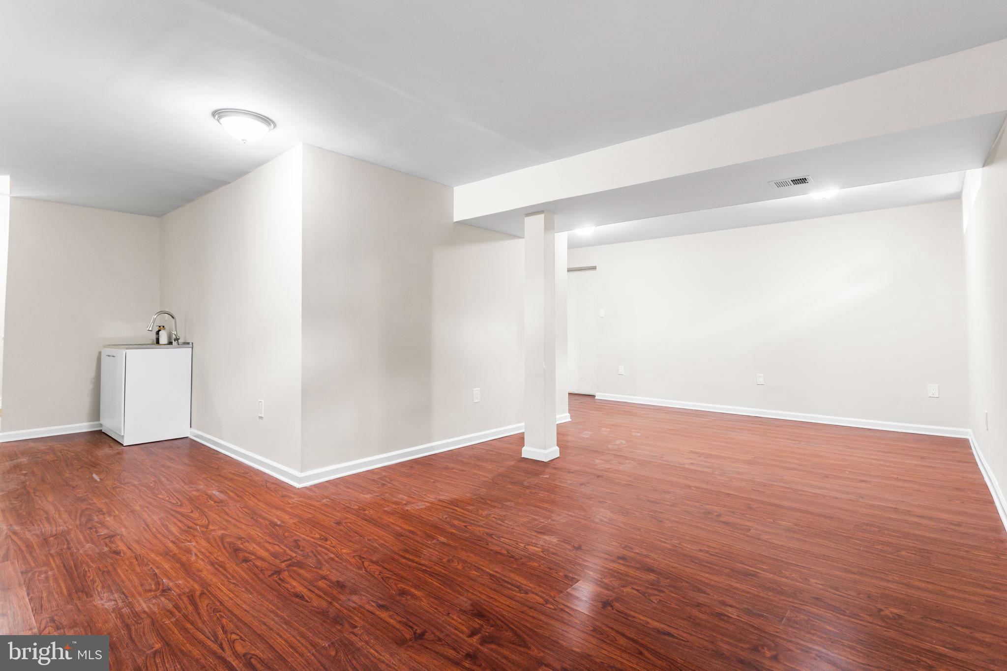 WHITE OAK MANOR - Residential