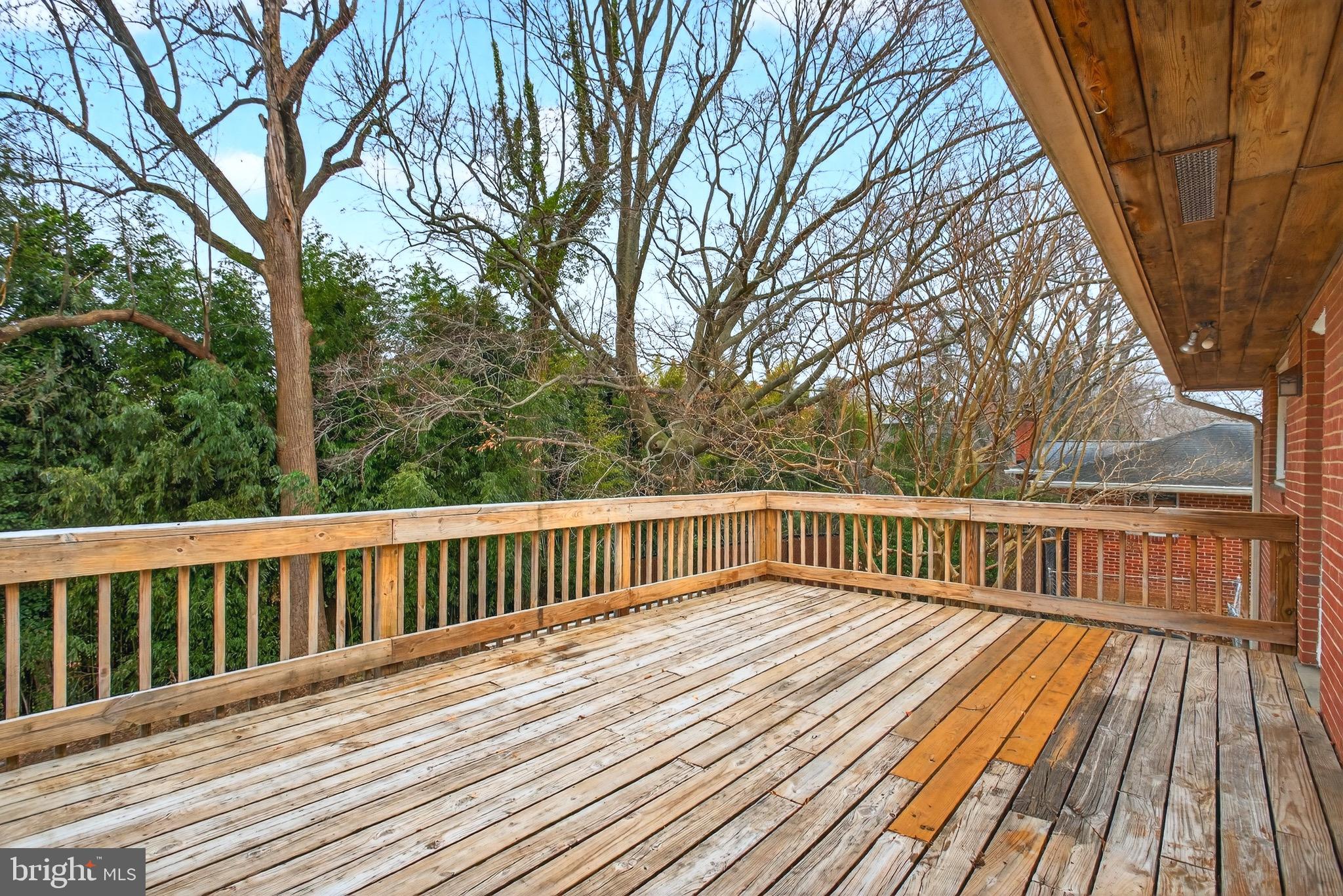 BURNT MILLS GAR-VILL - Residential