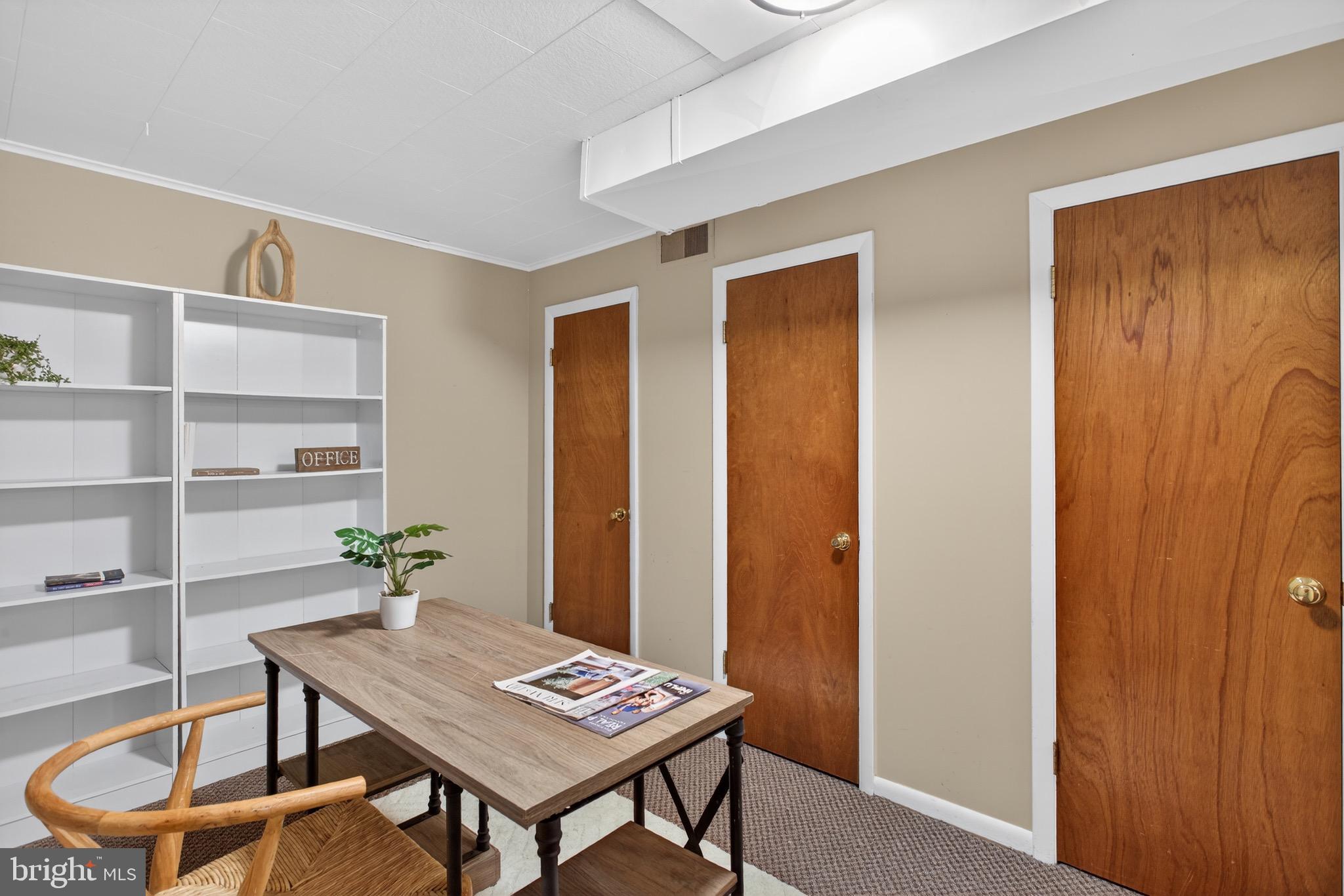 BURNT MILLS GAR-VILL - Residential